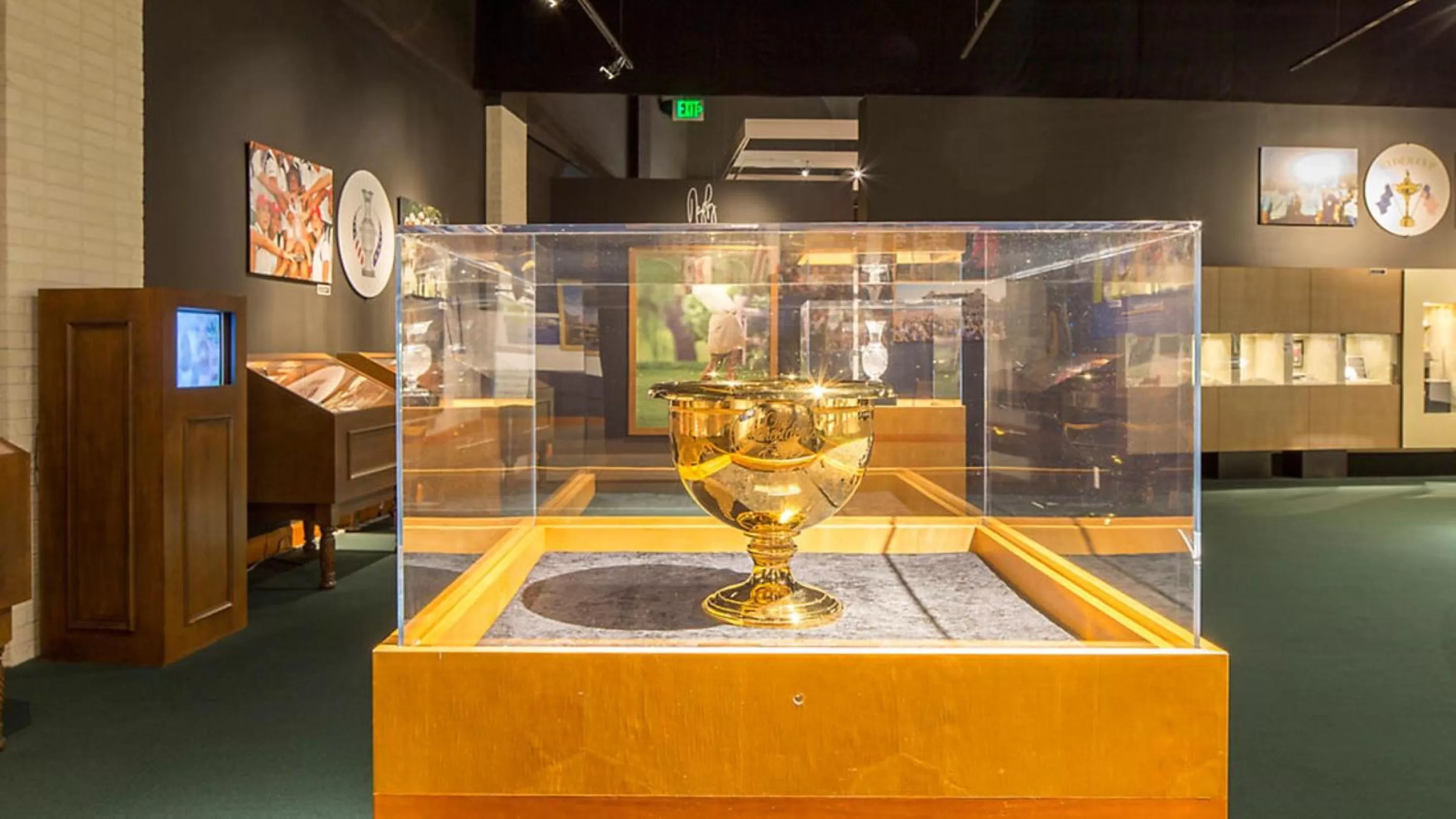 Golfcourse in Bluegreen Vacations Grande Villas at World Golf Village