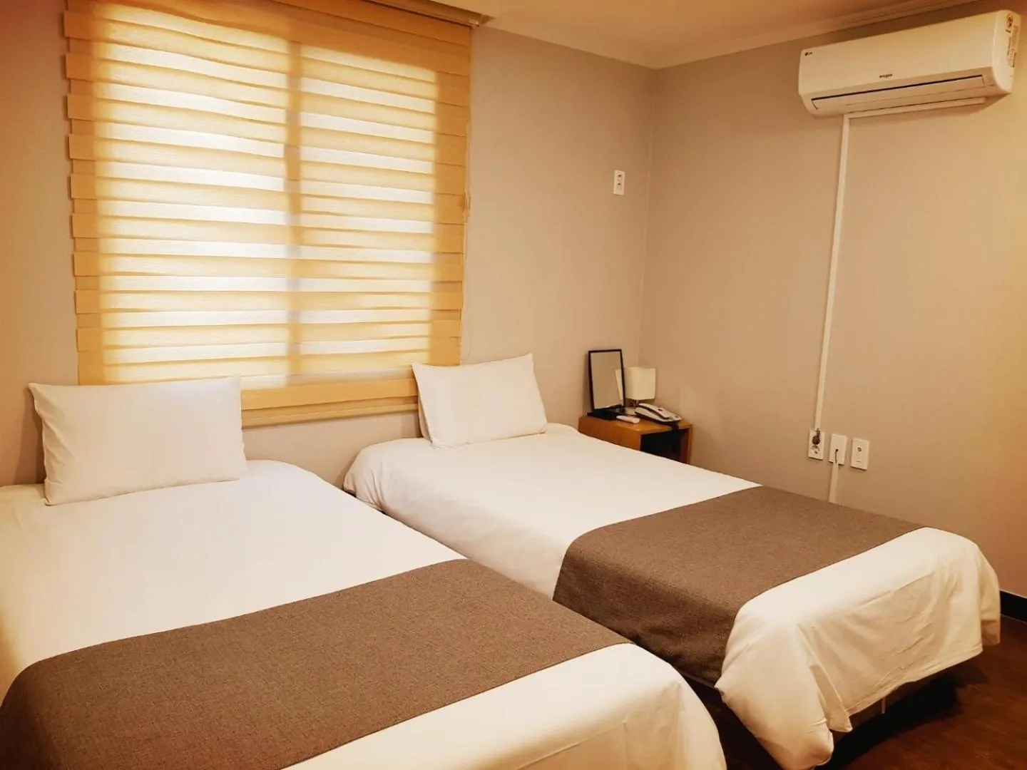 Decorative detail, Bed in Hotel Tong Yeondong Jeju