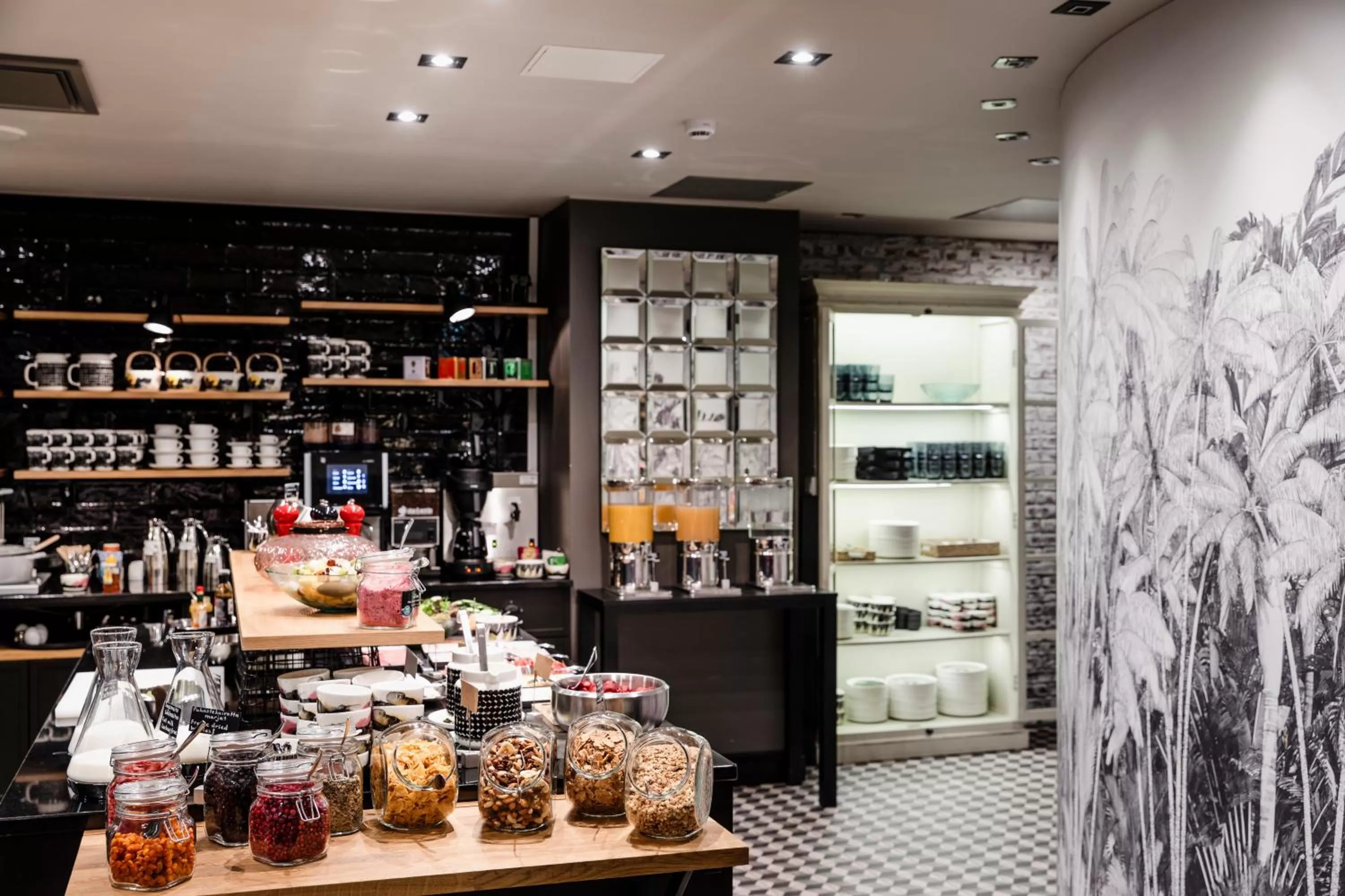 Buffet breakfast in Hotel F6