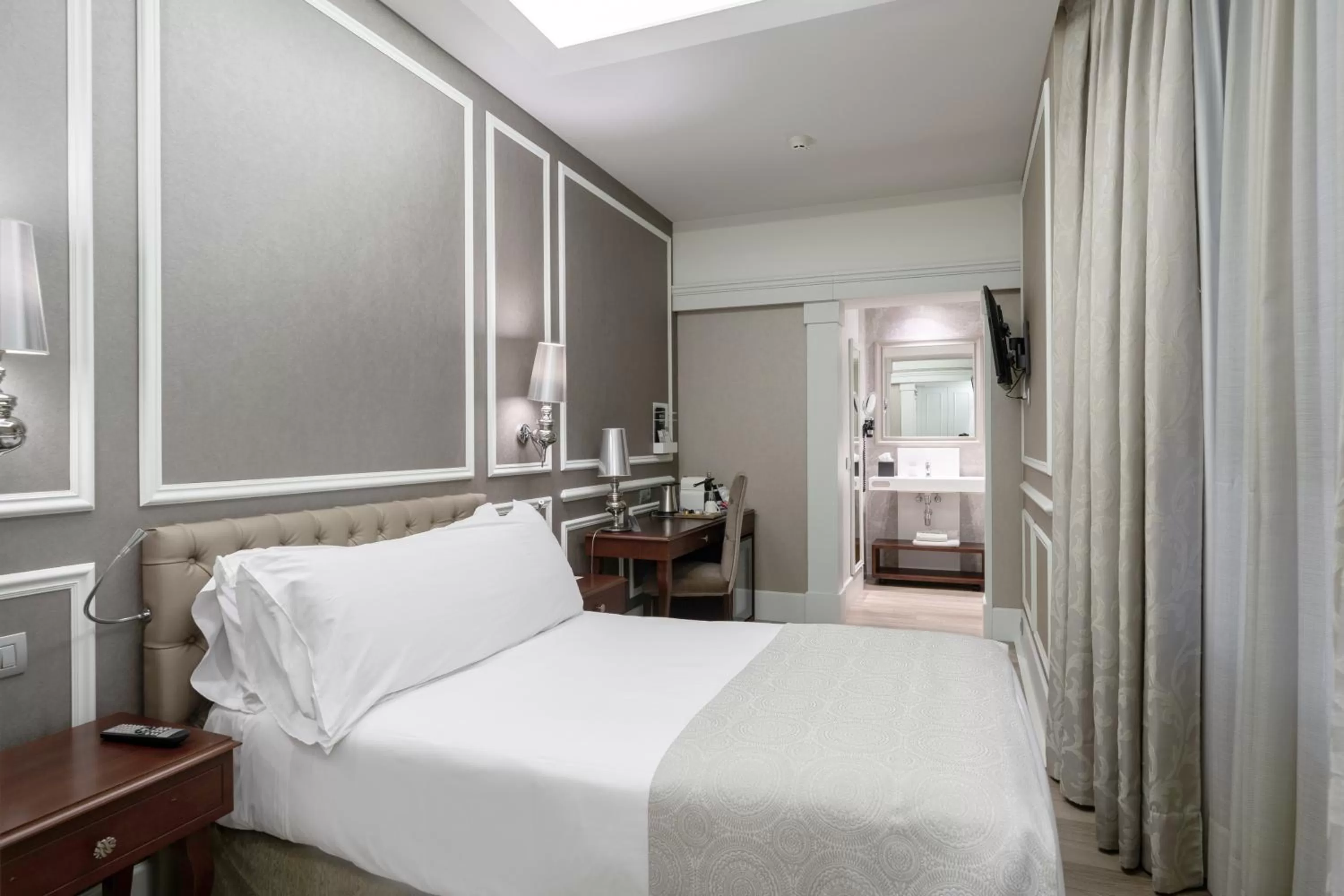 Single Room in Catalonia Passeig de Gràcia 4* Sup