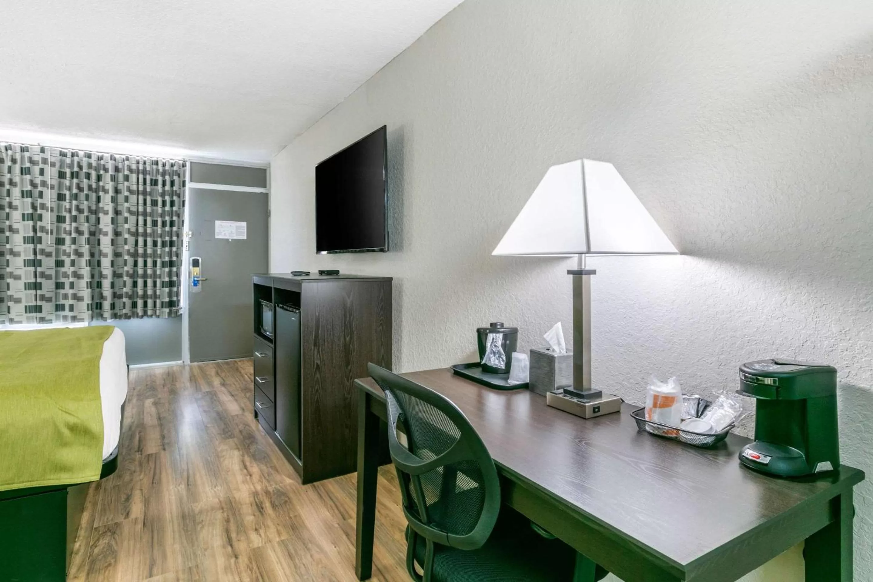 Photo of the whole room in Rodeway Inn Kingston Springs