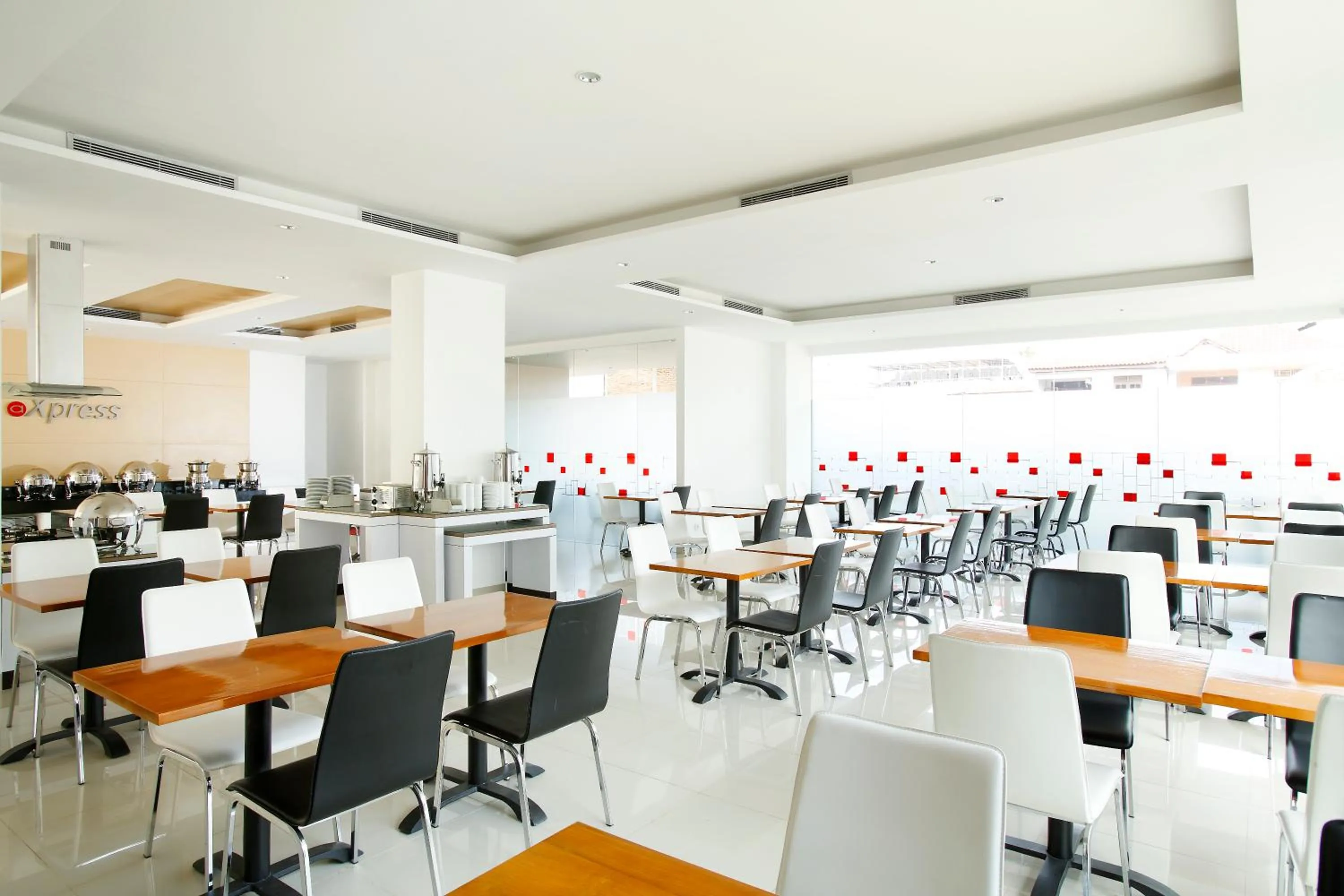 Restaurant/places to eat in Amaris Hotel Tebet