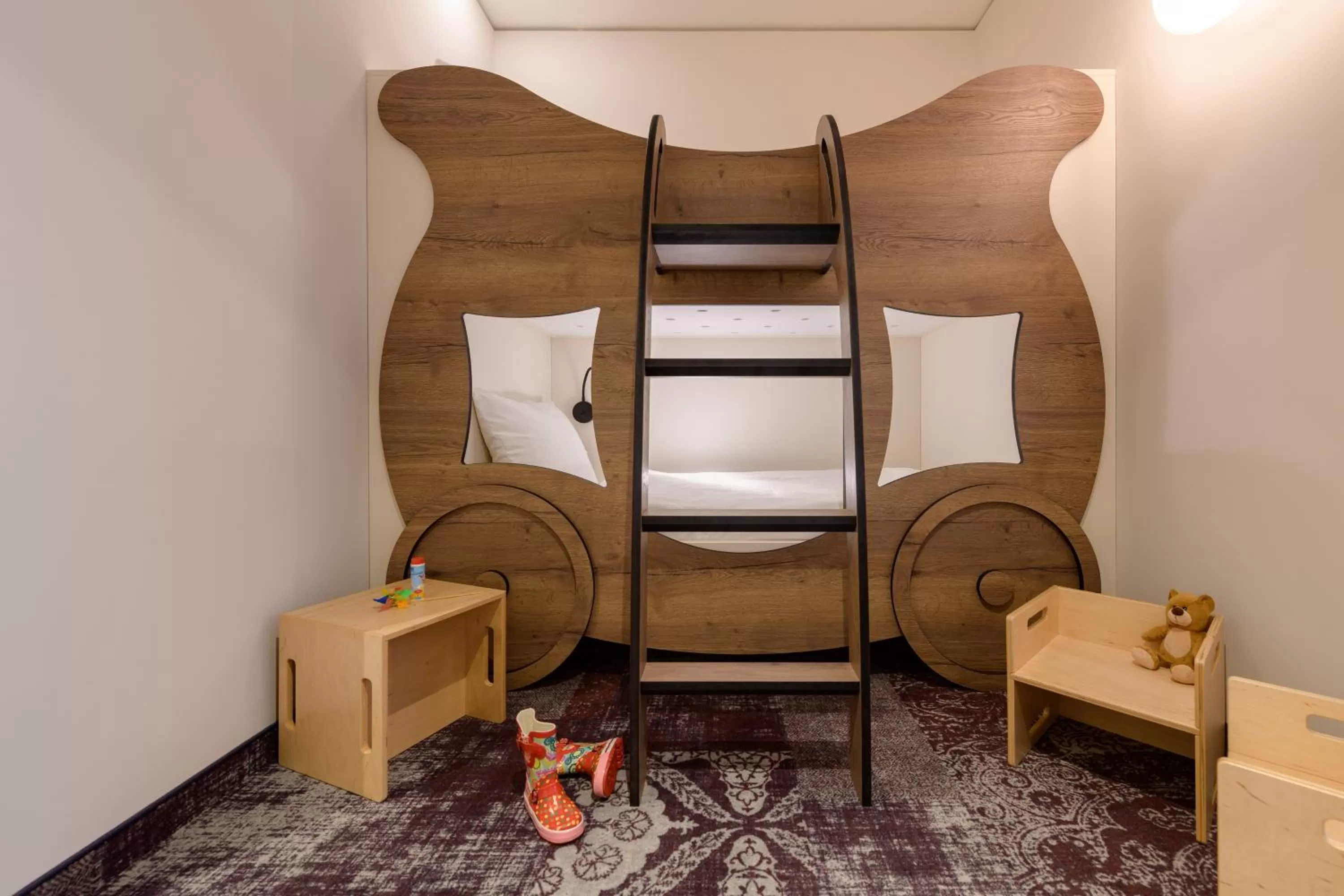 Decorative detail, Bed in ibis Styles Coburg