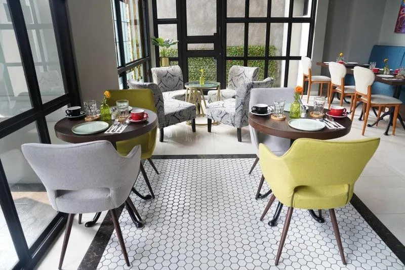 Restaurant/places to eat in Barito Mansion