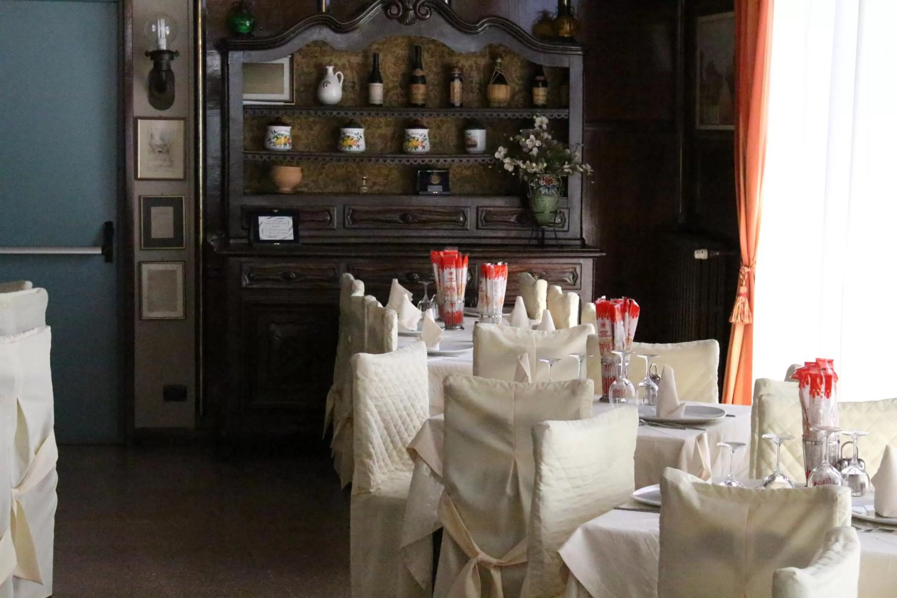 Restaurant/places to eat in hotel ristorante vittoria