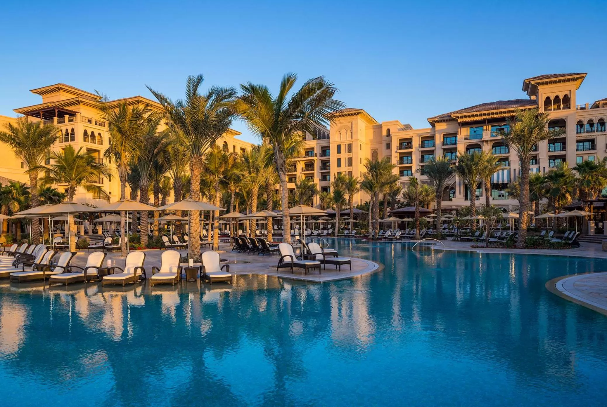 Swimming pool in Four Seasons Resort Dubai at Jumeirah Beach