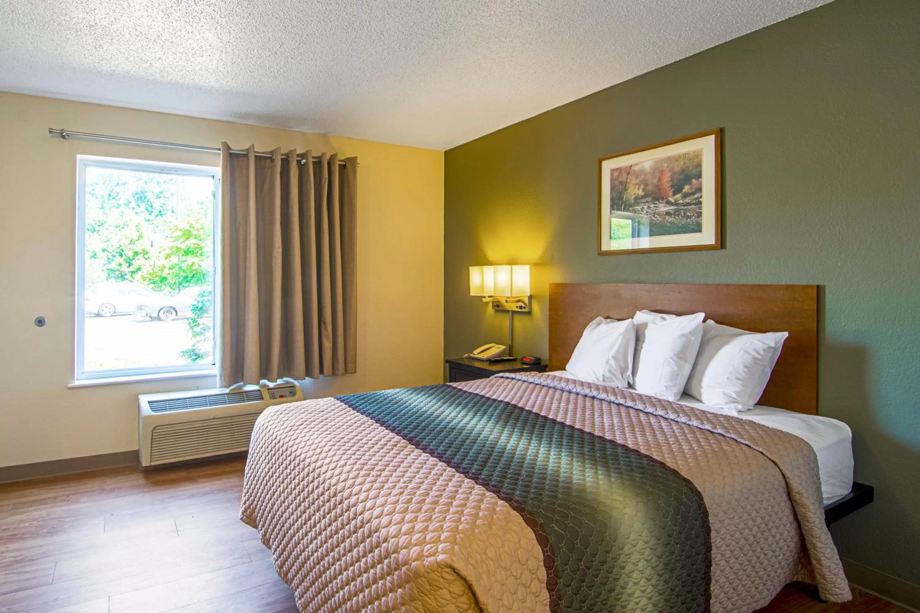 Photo of the whole room in HomeTowne Studios by Red Roof Chicago - Waukegan