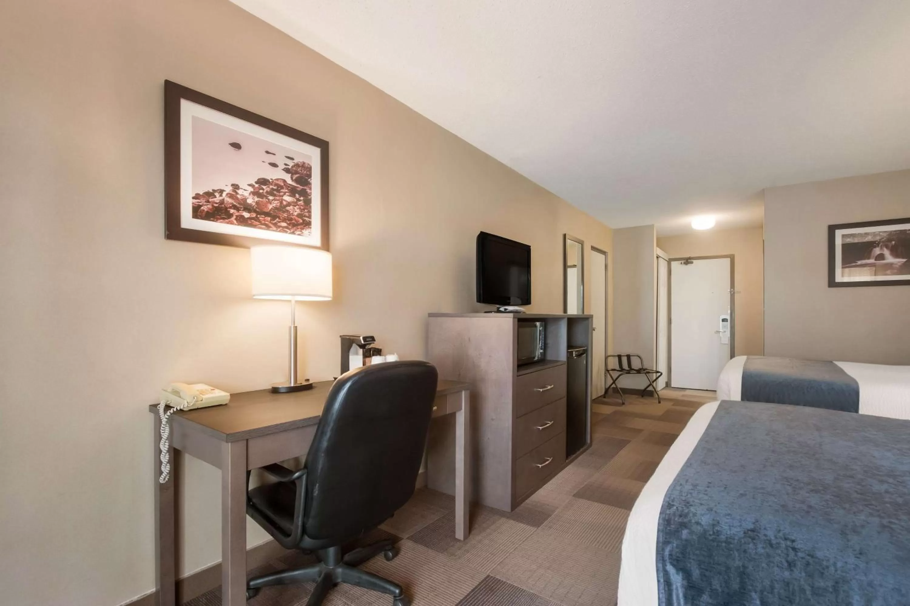 Bedroom, Bed in Best Western St Catharines Hotel & Conference Centre