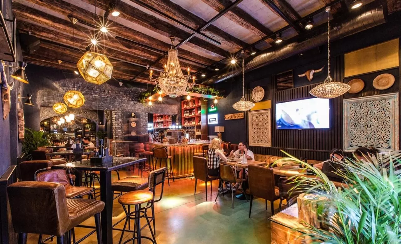 Restaurant/places to eat in ACSA INN