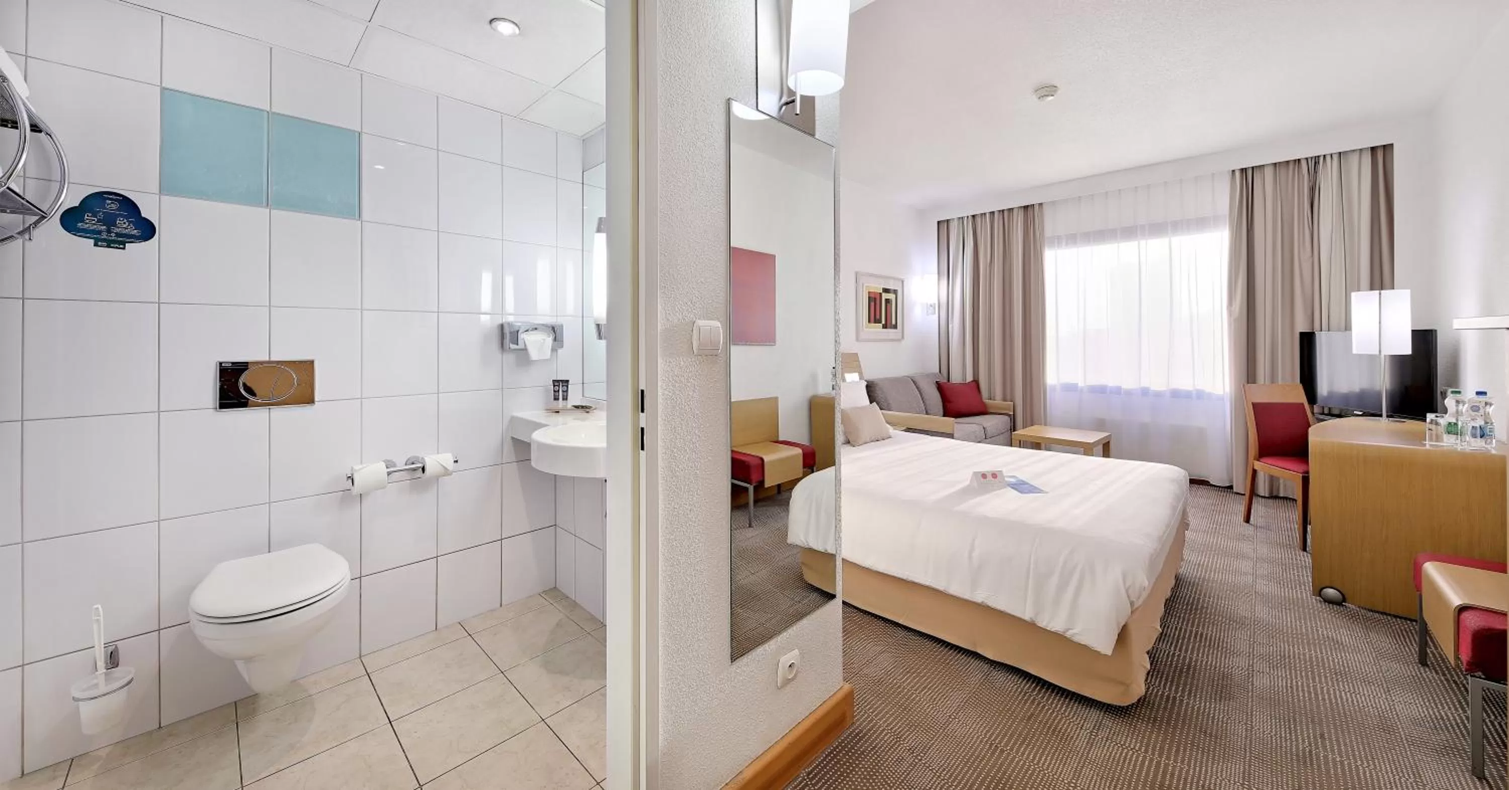 Toilet, Bed in Novotel Katowice Centrum