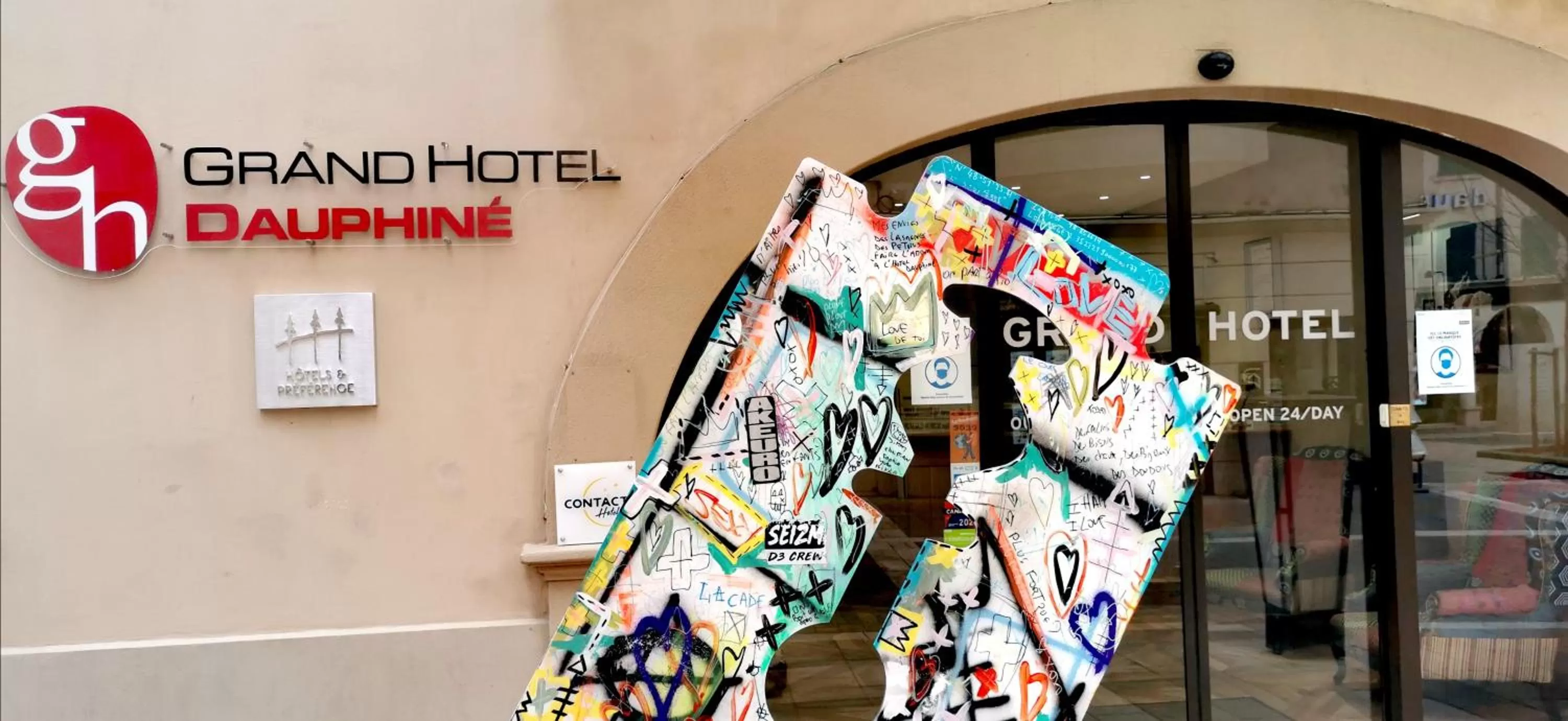 Property building in Grand Hôtel Dauphiné Toulon, Boutique Hôtel & Suites