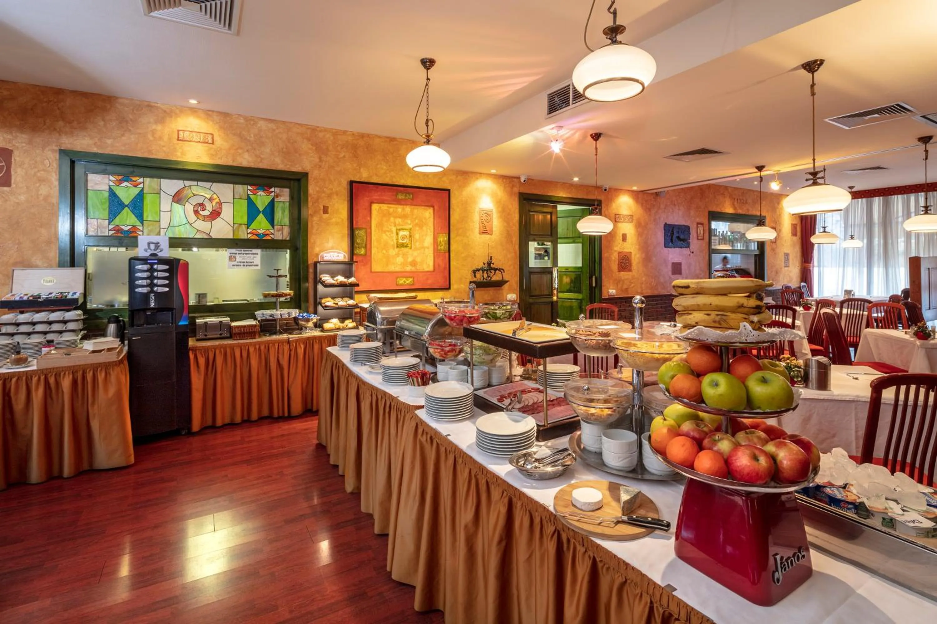 Food and drinks in Hotel Charles