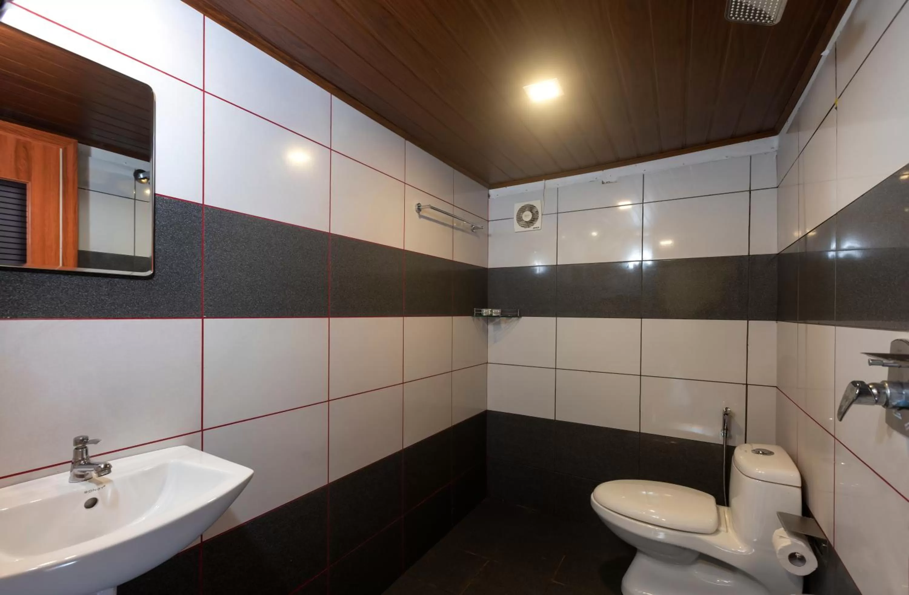 Shower in Ela Ecoland Nature Retreat