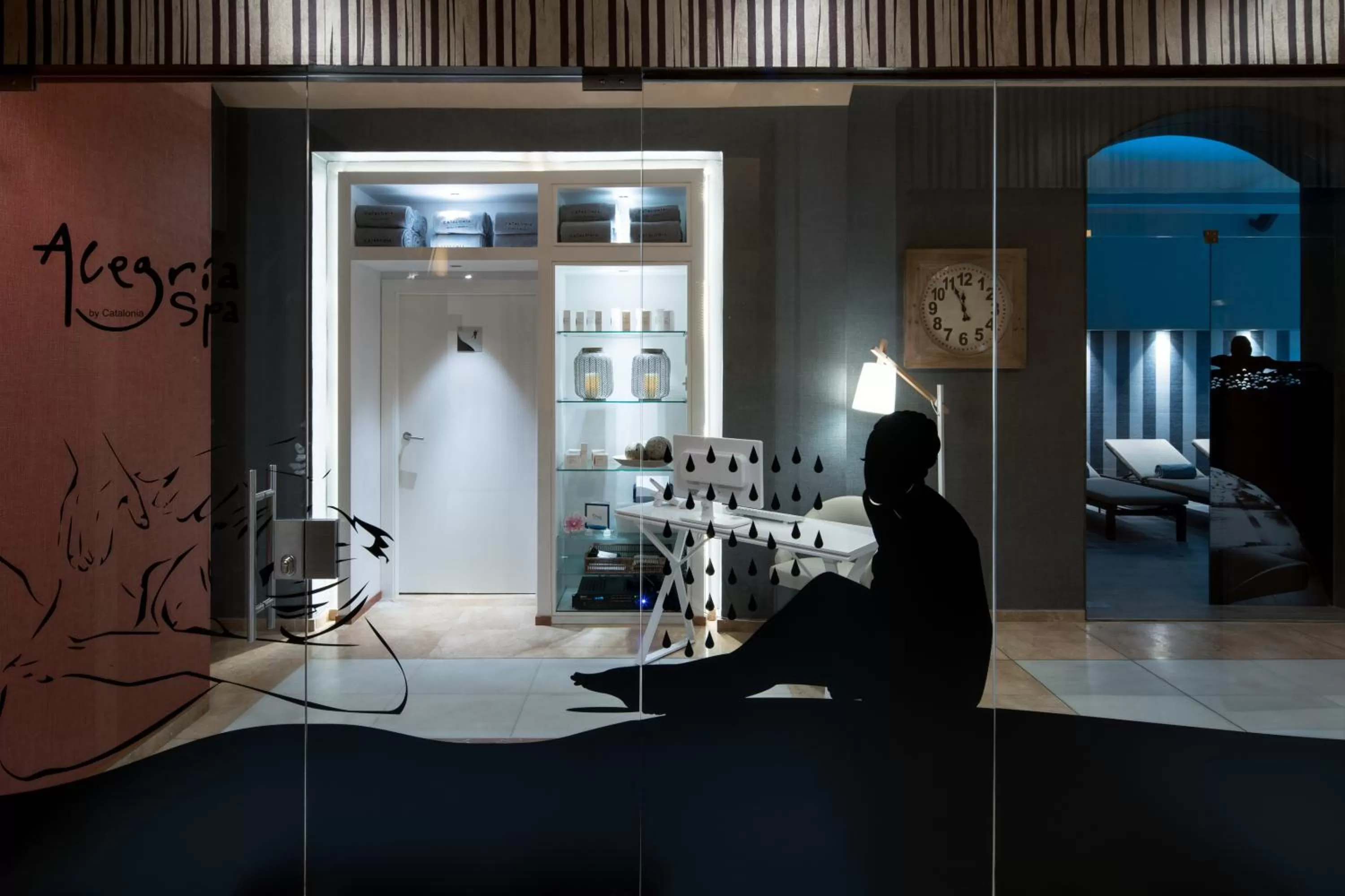 Hot Spring Bath in Catalonia Plaza Catalunya