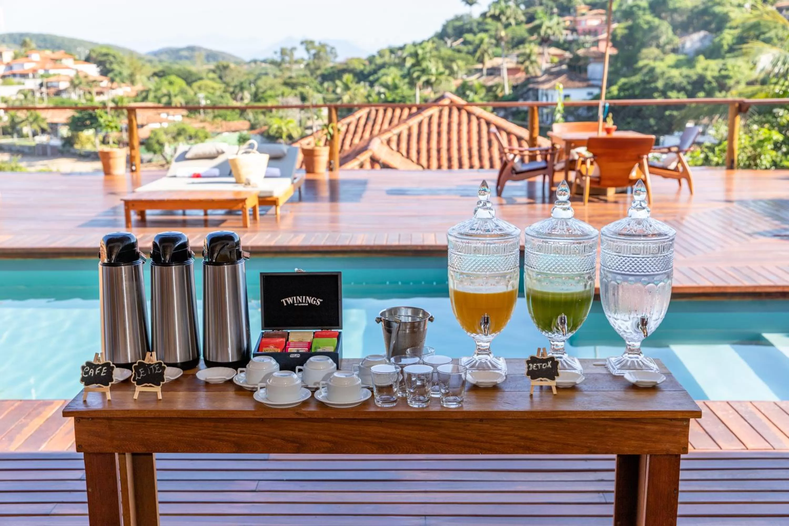 Coffee/tea facilities in Jubarte Hotel by Insólito