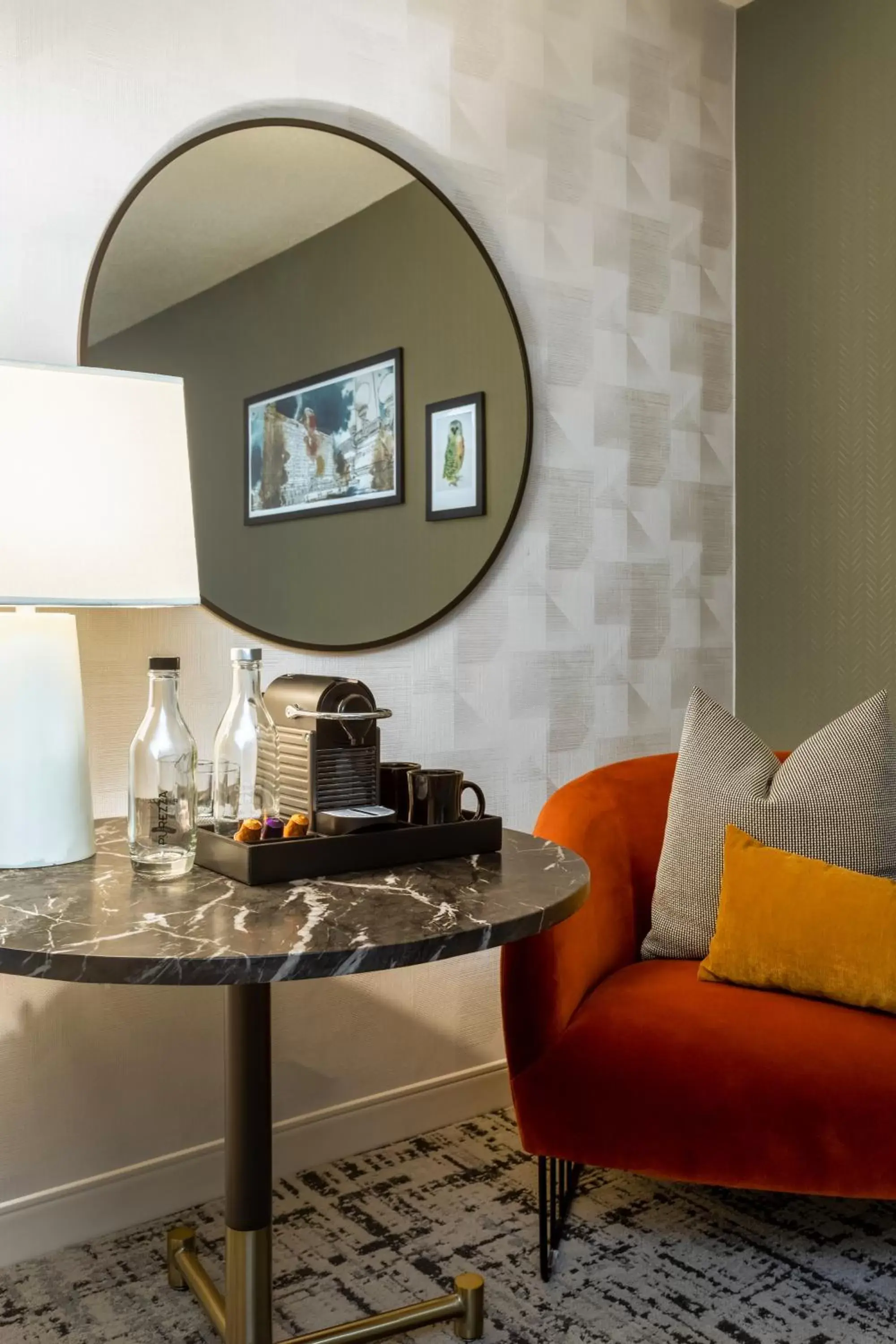 Grand King Room with Roll In Shower - Mobility Accessible in voco Chicago Downtown - Riverwalk by IHG Grand King Room with Roll In Shower - Mobility Accessible in voco Chicago Downtown - Riverwalk by IHG