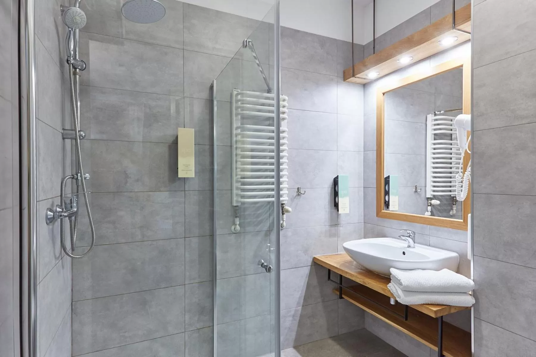 Shower in Hotel Batory