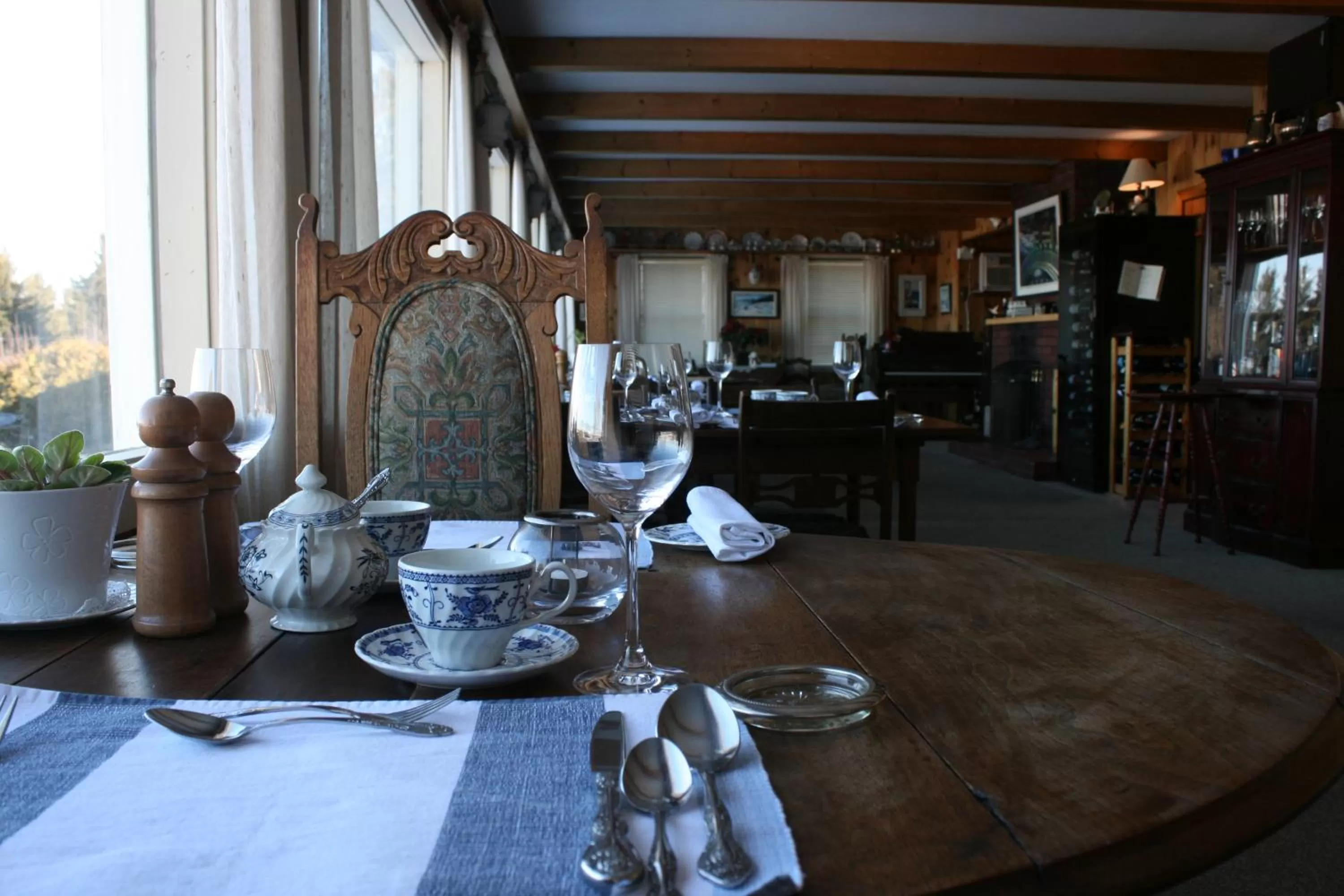 Restaurant/Places to Eat in Amherst Shore Country Inn