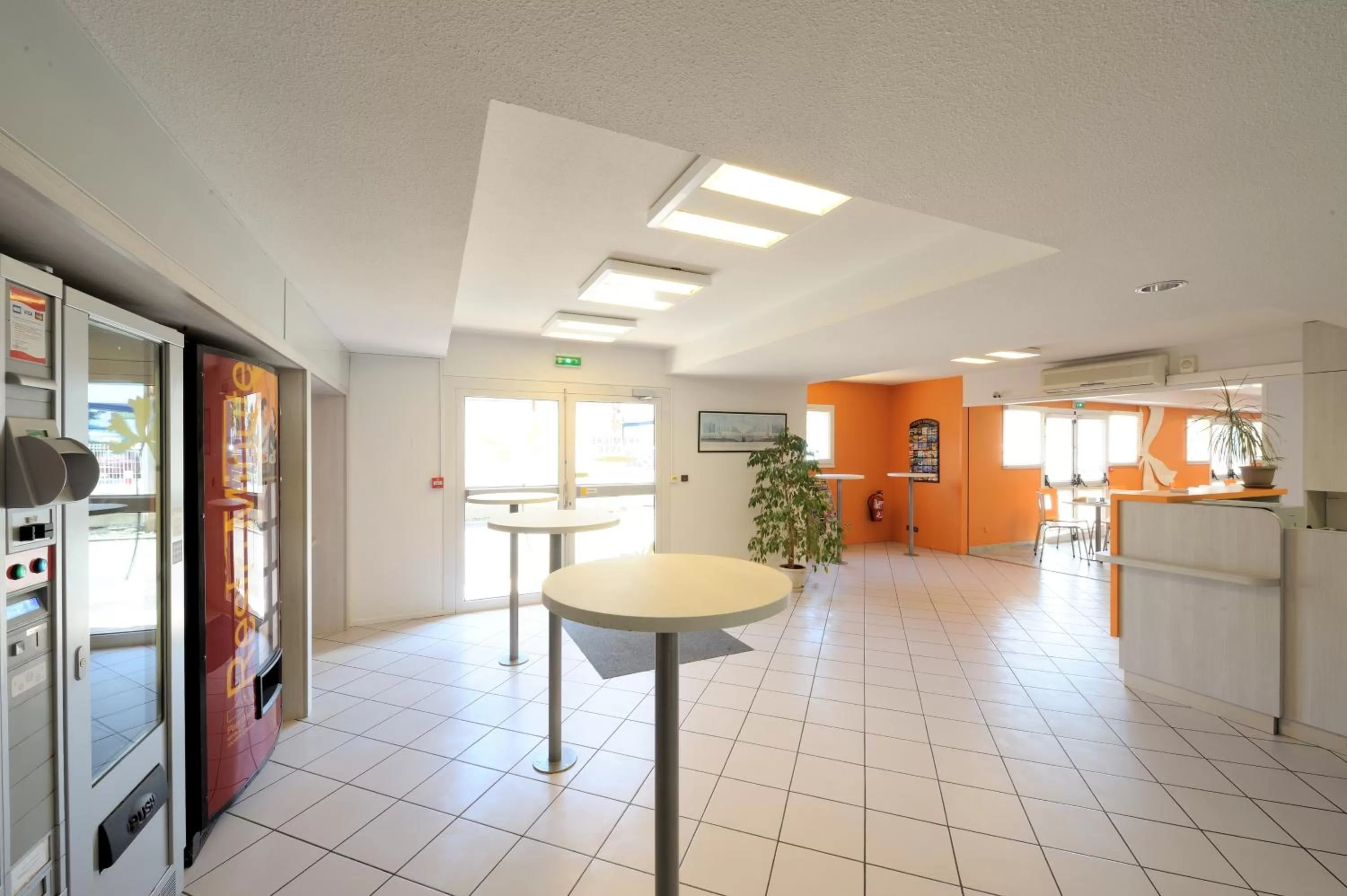 Lobby or reception in Hôtel Kennedy Parc des Expositions