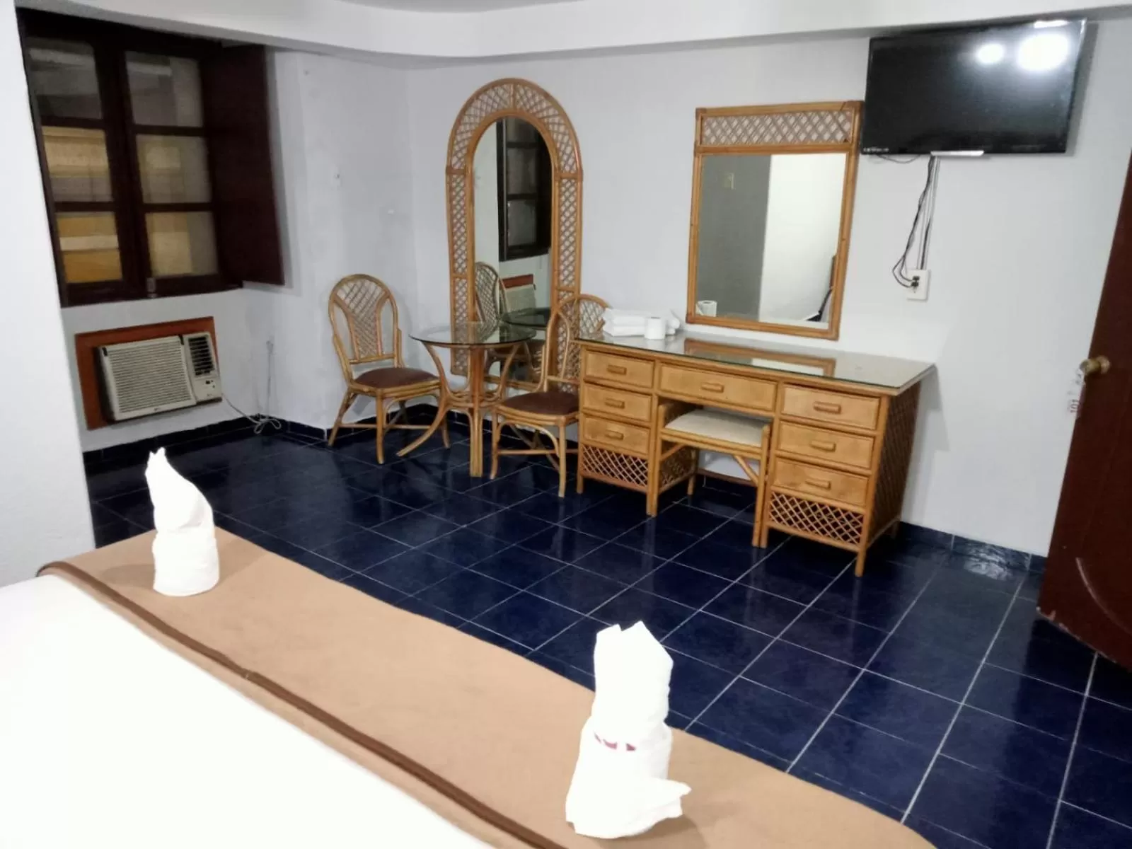 Bedroom, TV/Entertainment Center in Hotel Santander Veracruz - Malecon