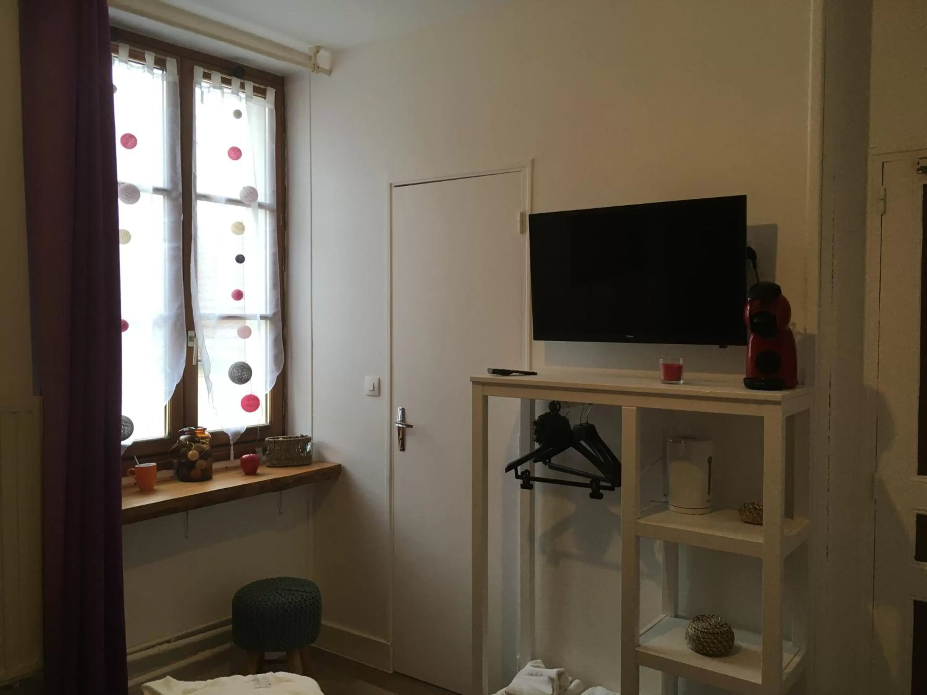 TV/Entertainment Center in L auberge du lion d or