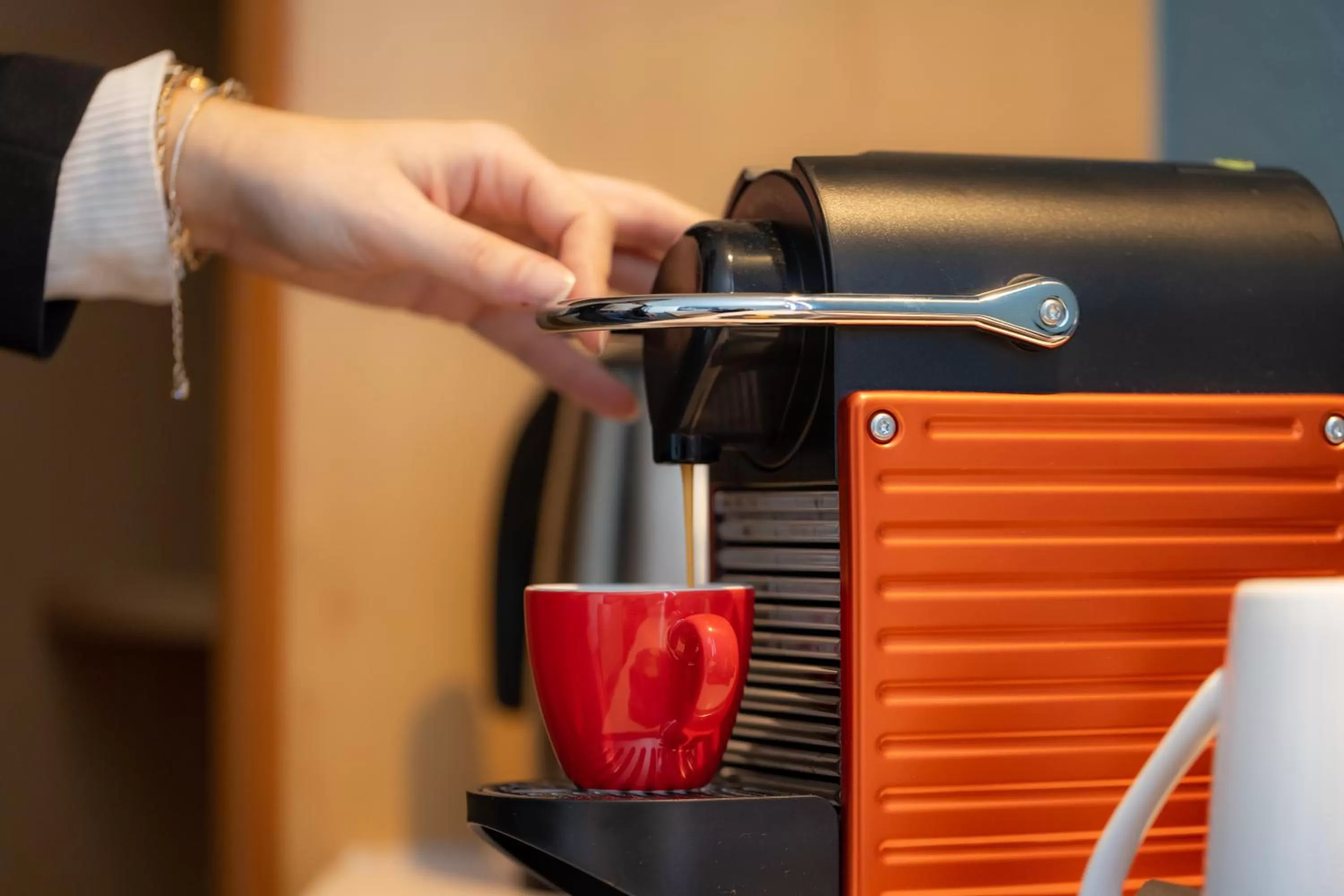 Toilet in ibis Besançon Centre la City