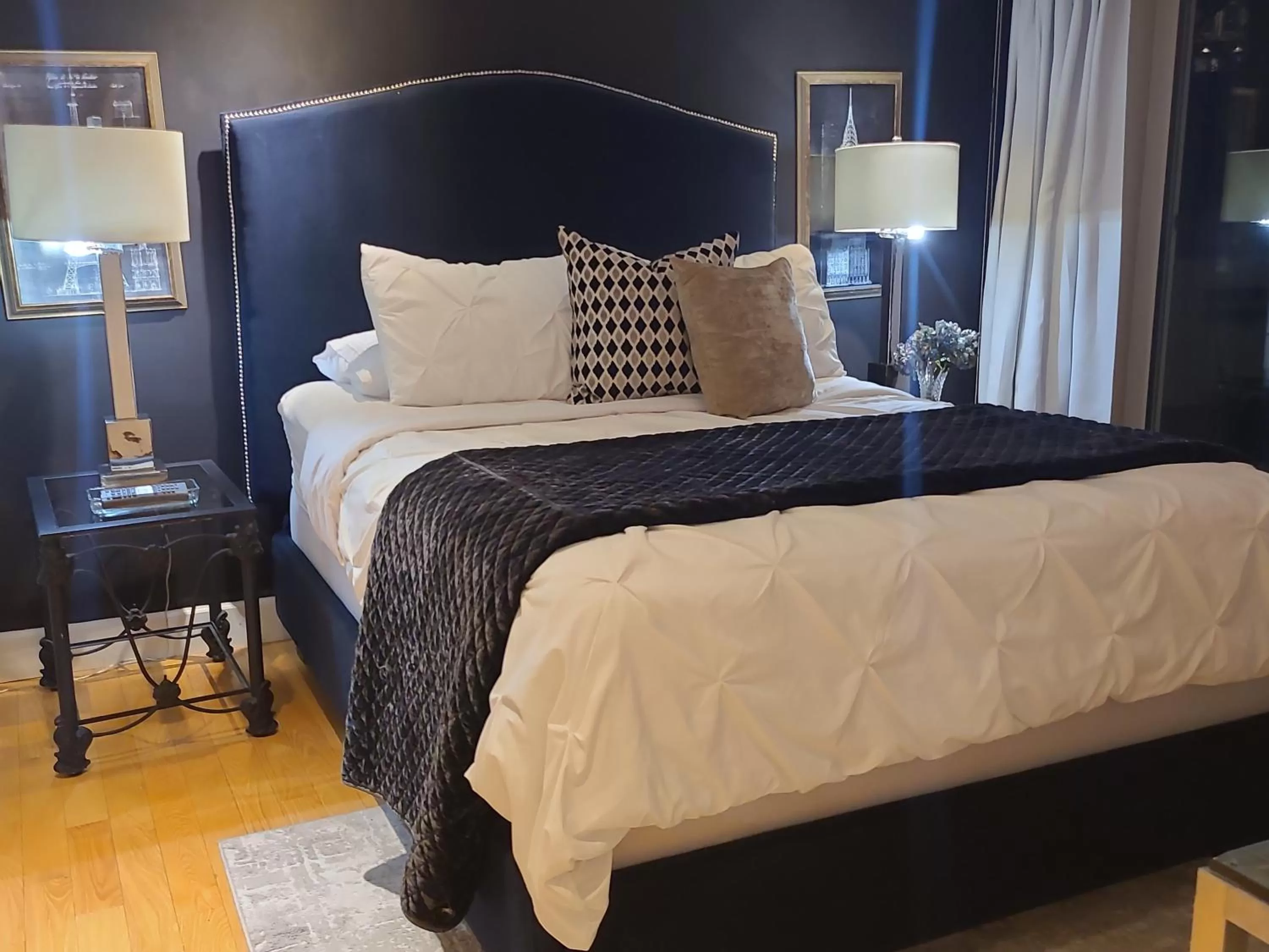 View (from property/room), Bed in Suite Smart Vancouver