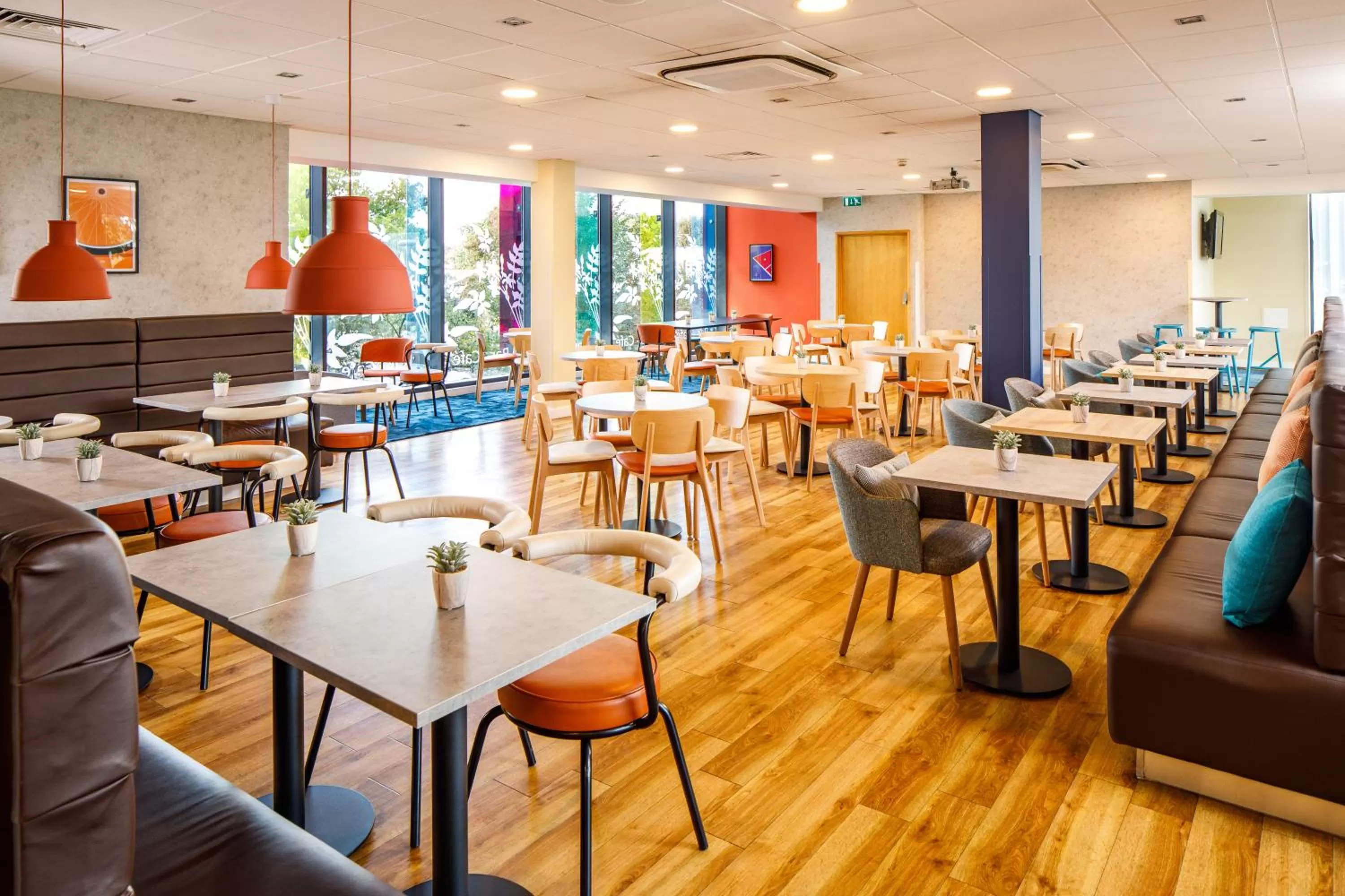 Restaurant/places to eat in ibis budget London Heathrow Central