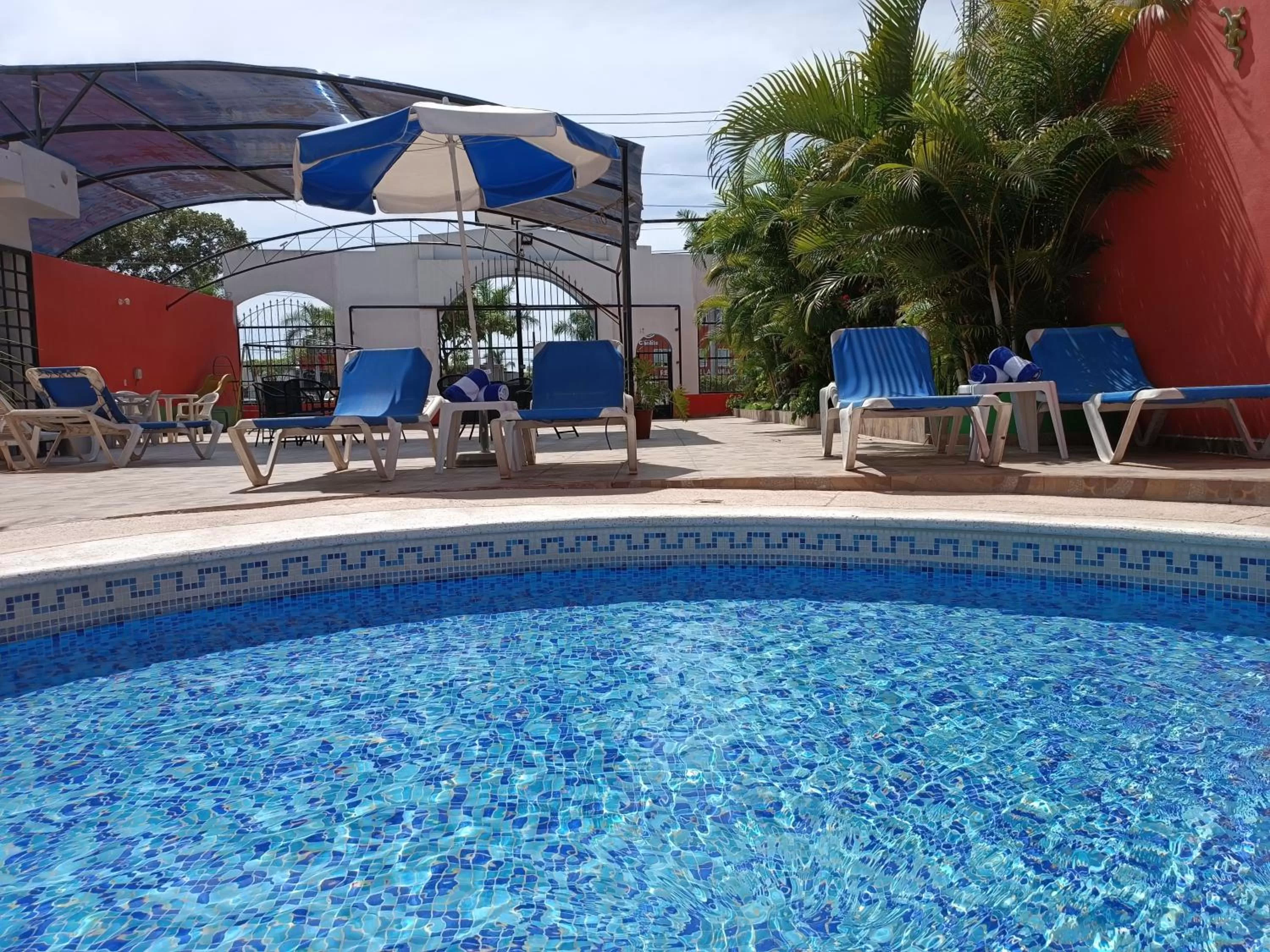 Property building, Swimming Pool in Bungalows Lulu