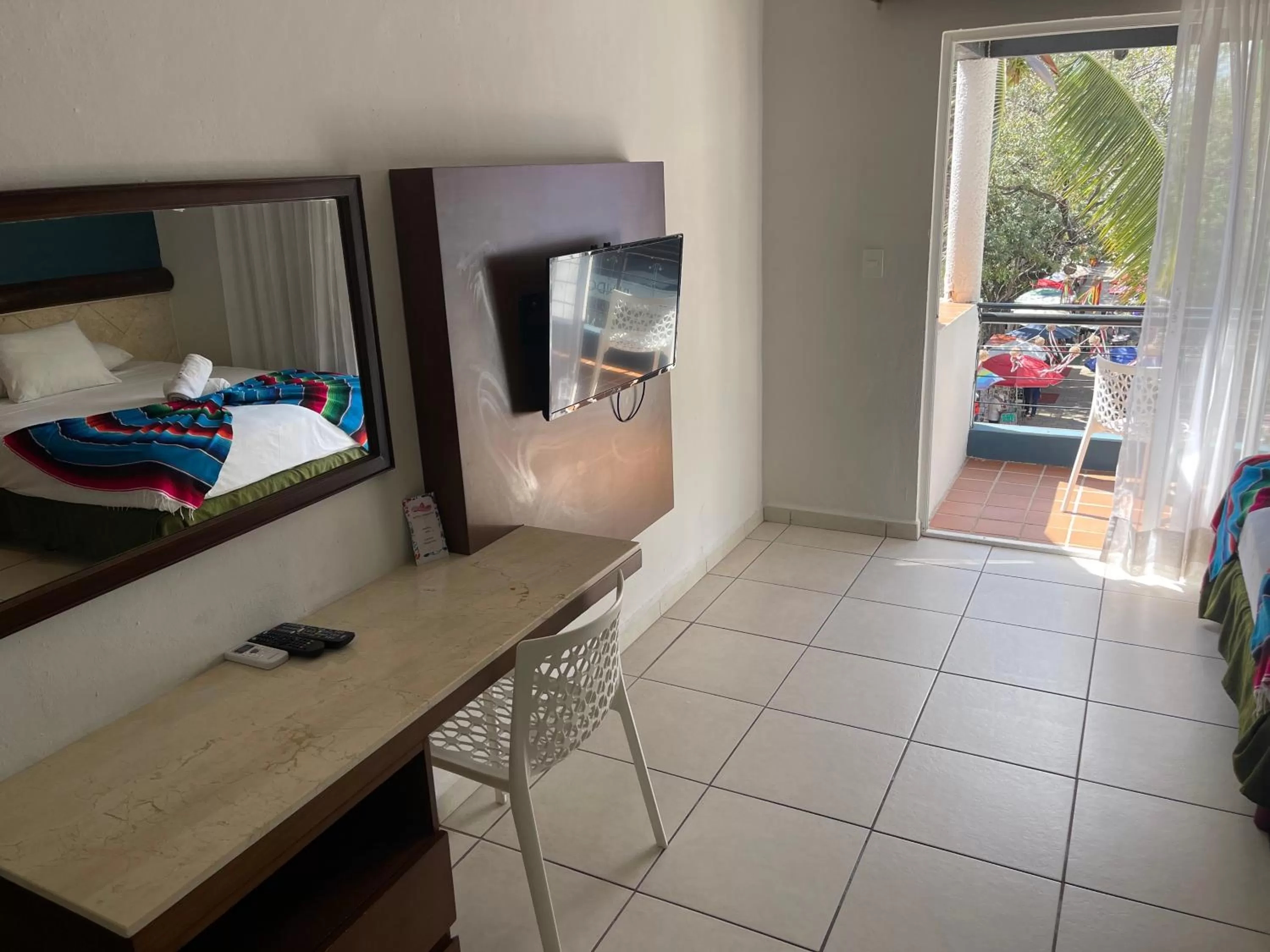 TV and multimedia, Bed in Hotel Mariachi by Kavia 5th Av