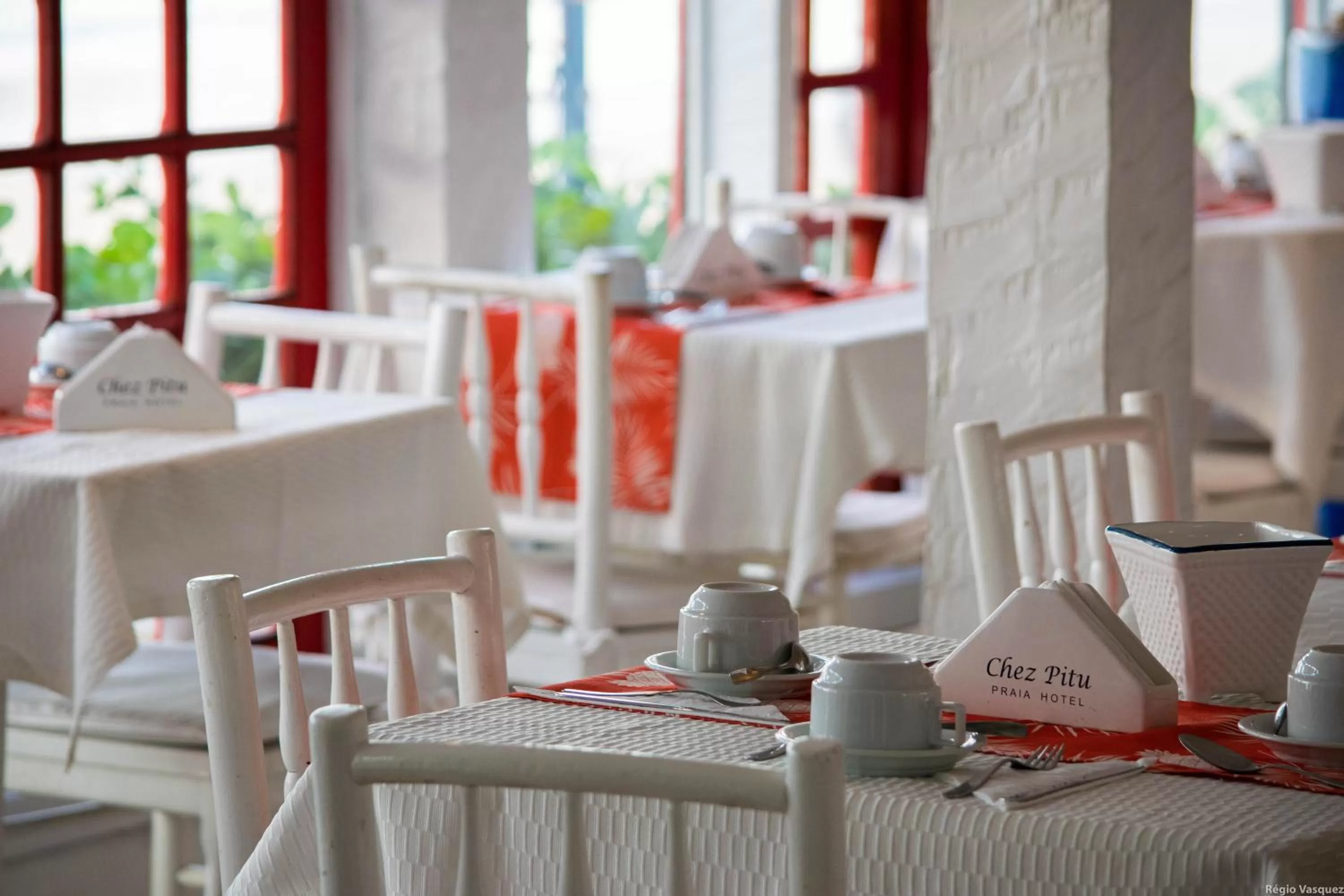 Restaurant/places to eat in Chez Pitu Praia Hotel