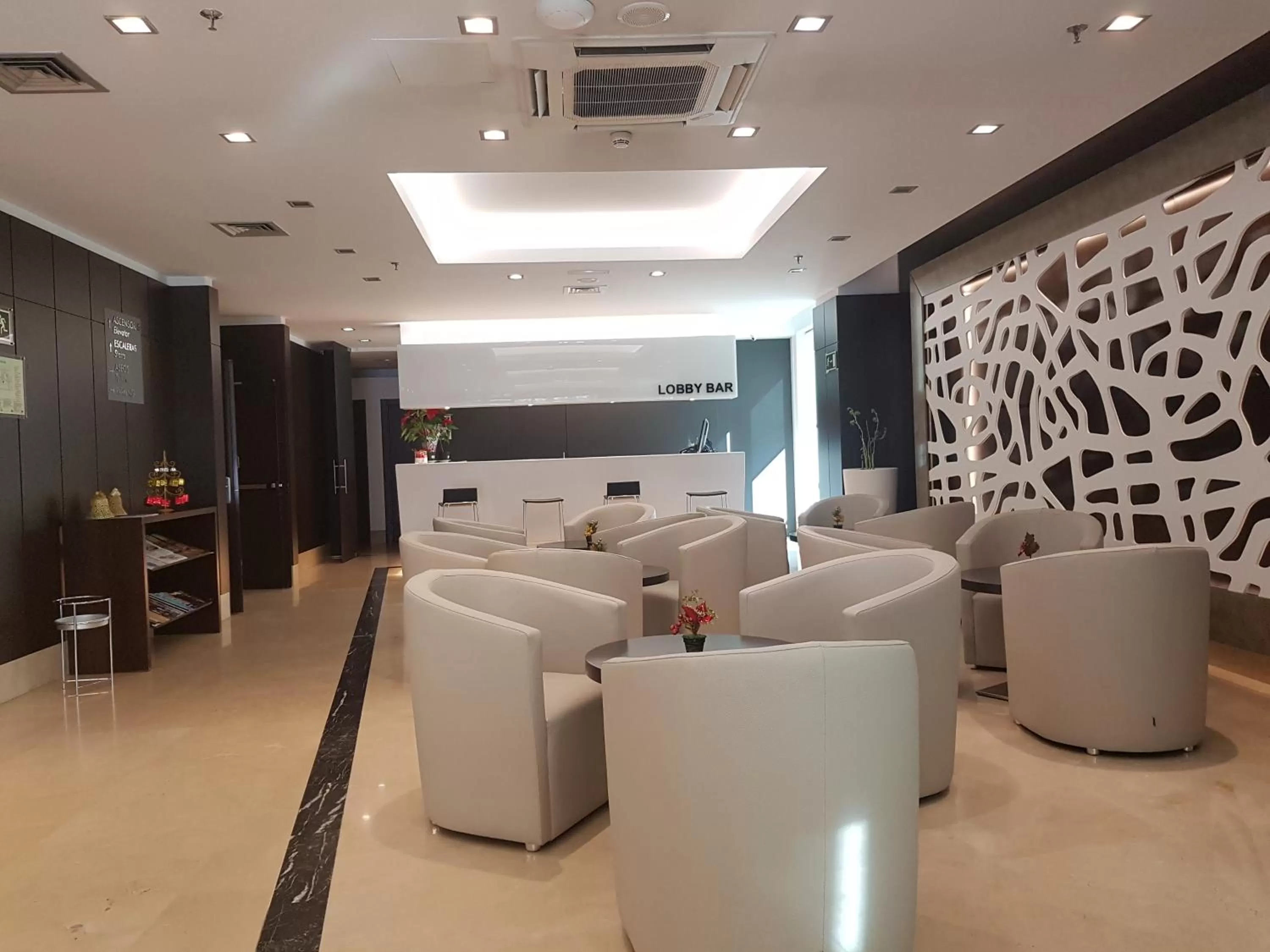 Lounge or bar in LCB Hotel Fuenlabrada