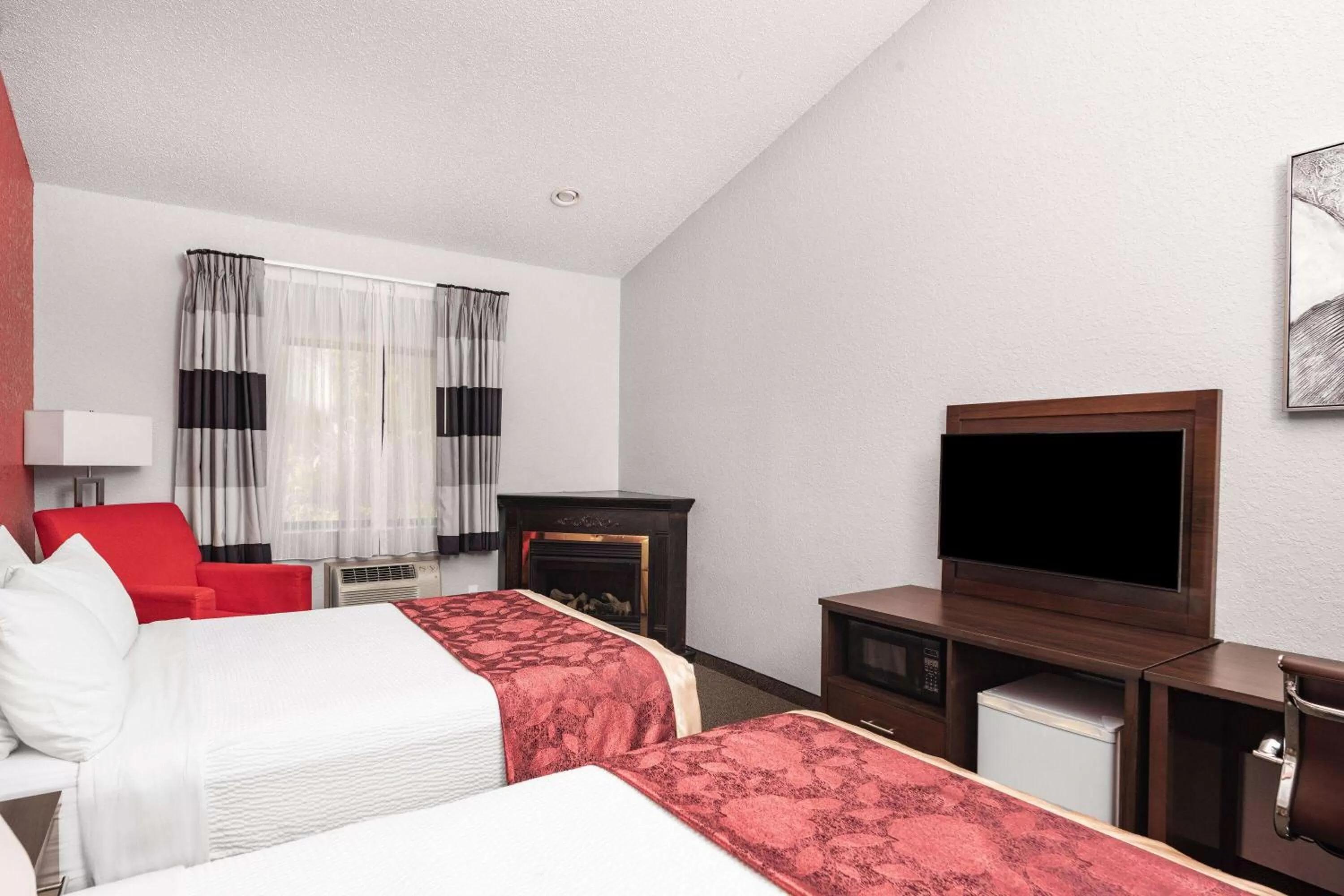 Bed in Ramada by Wyndham Keystone Near Mt Rushmore