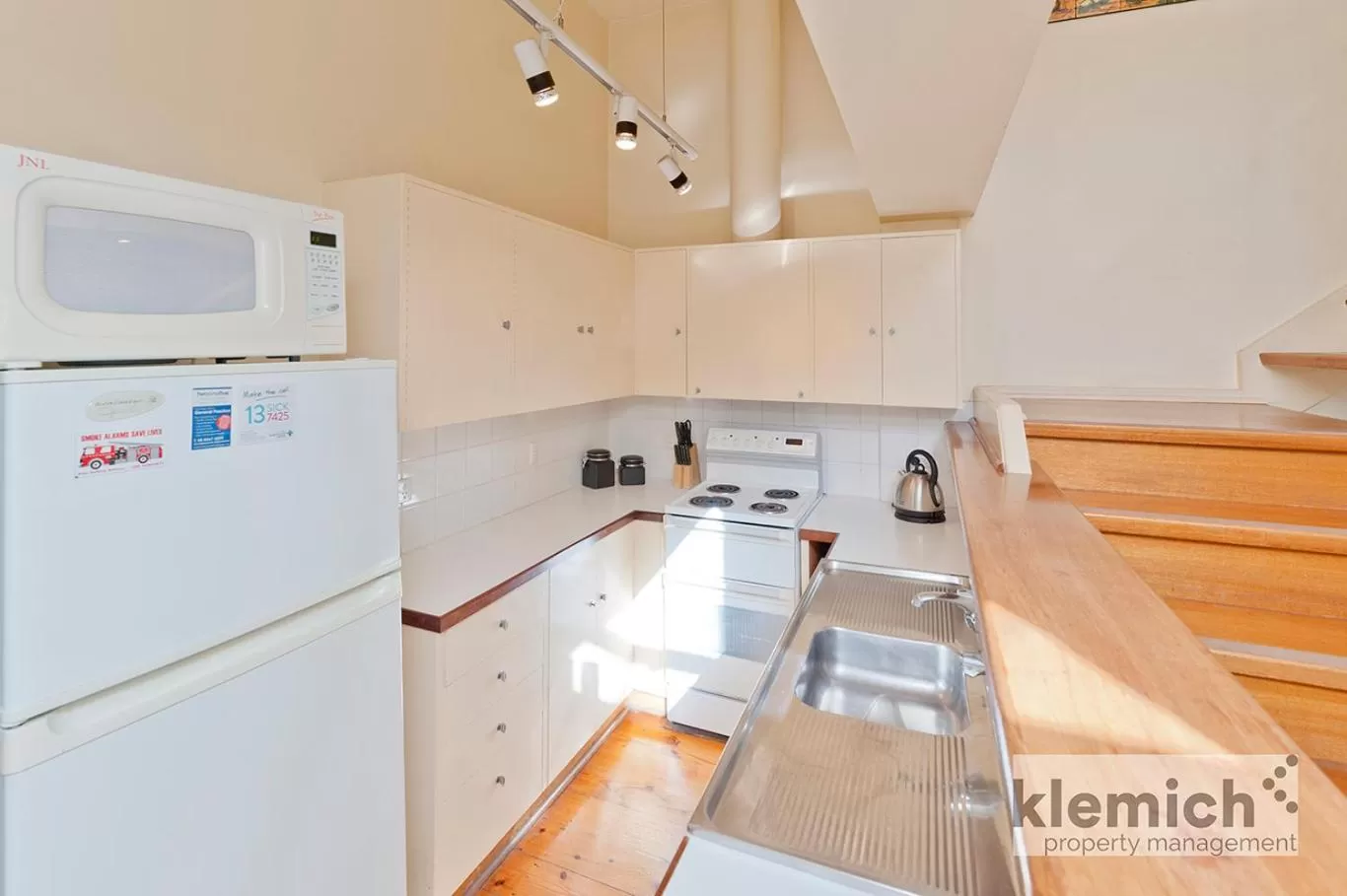 dishwasher in North Adelaide Heritage Cottages & Apartments