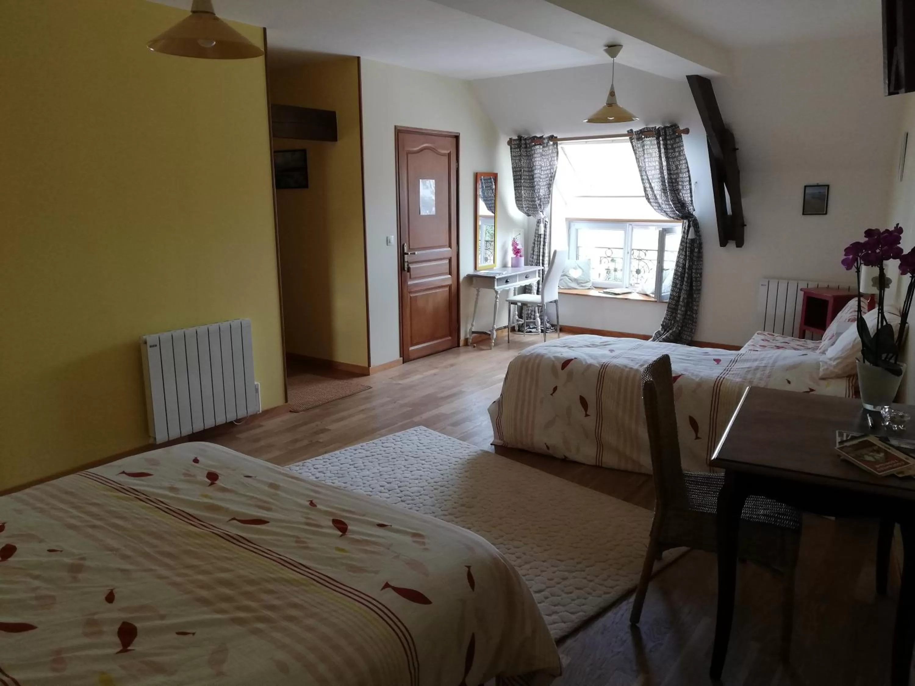 Photo of the whole room, Bed in La Parisière