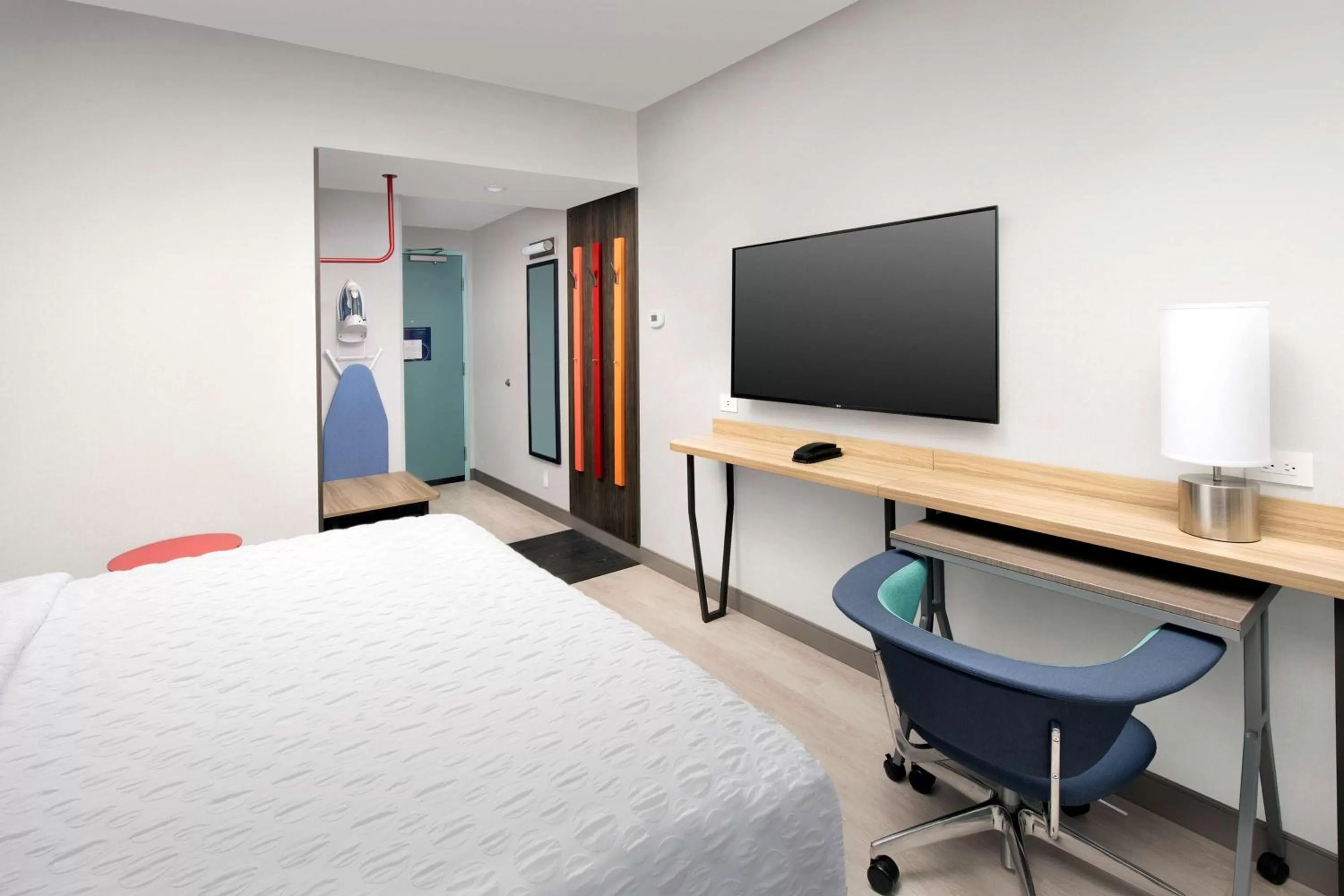 TV and multimedia, Bed in Tru By Hilton Tallahassee Central