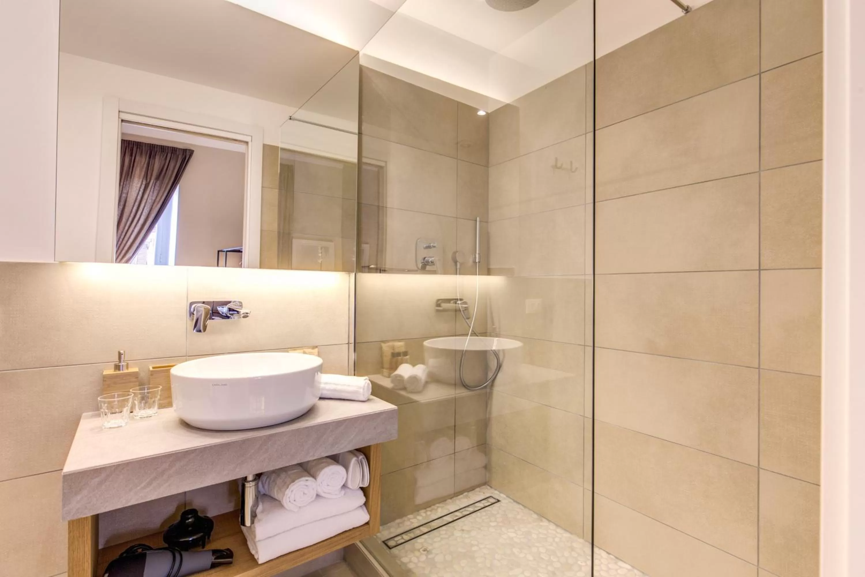 Shower in The Spanish Suite Campo de' Fiori