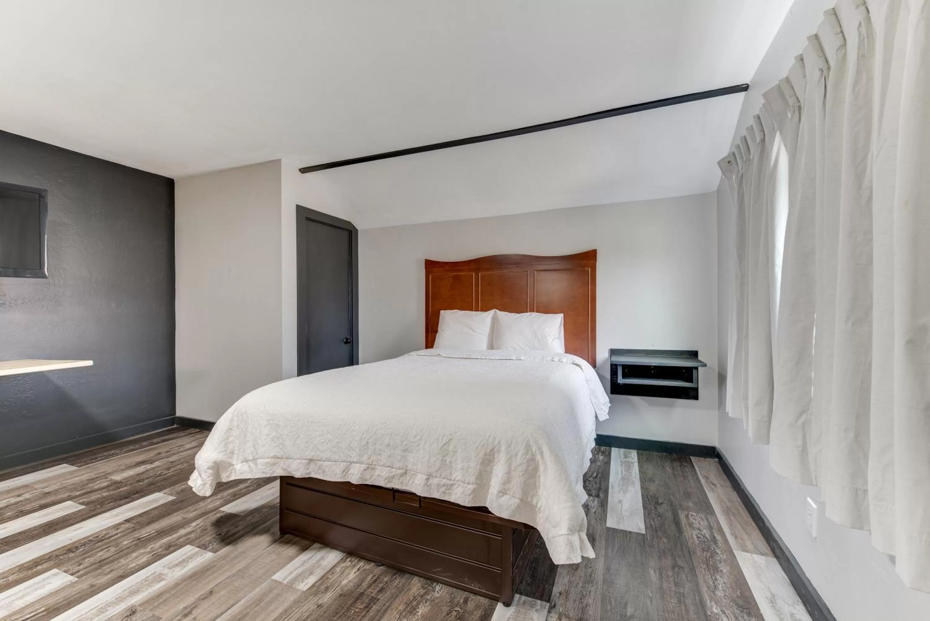 Bedroom, Bed in Dolores Mountain Inn