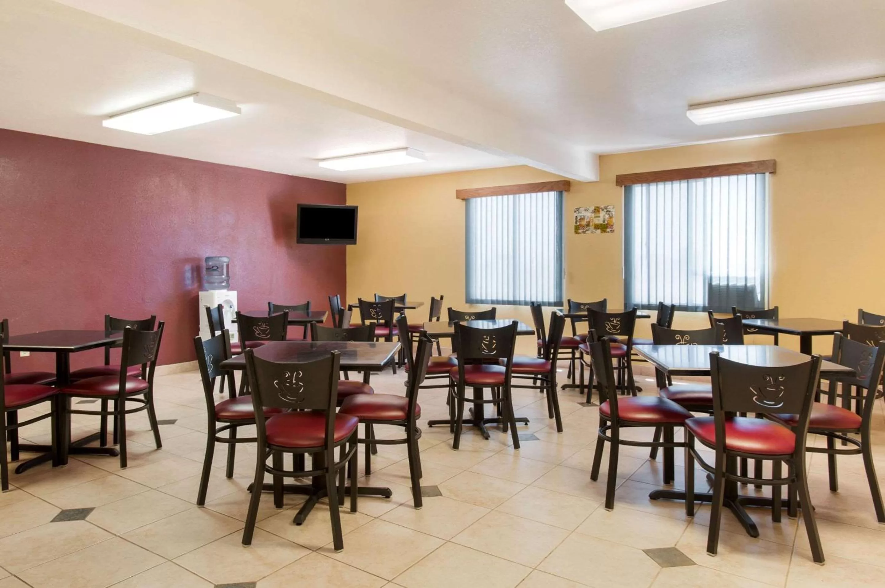 Restaurant/places to eat in Rodeway Inn & Suites