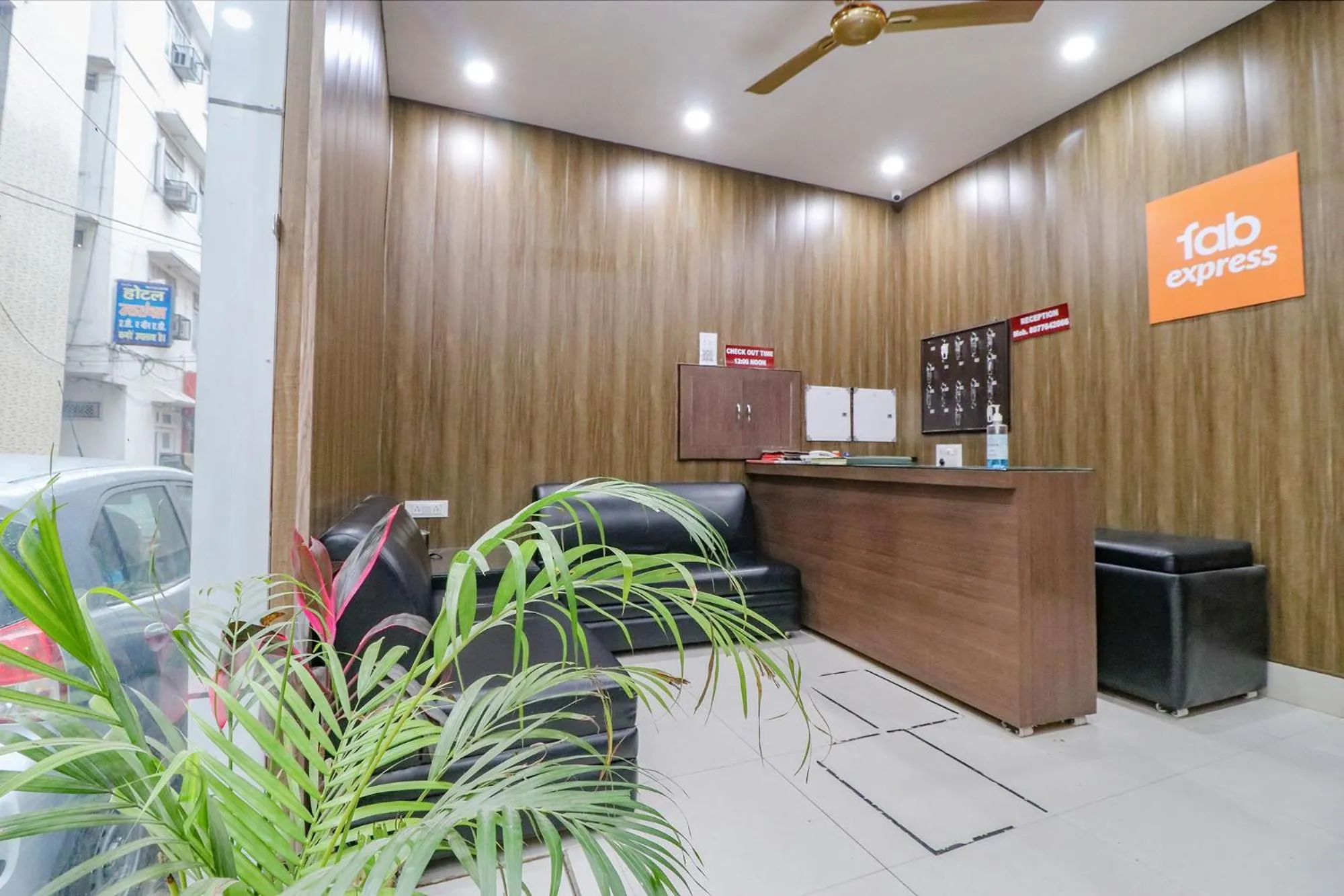 Lobby or reception in FabExpress Kartikey Inn