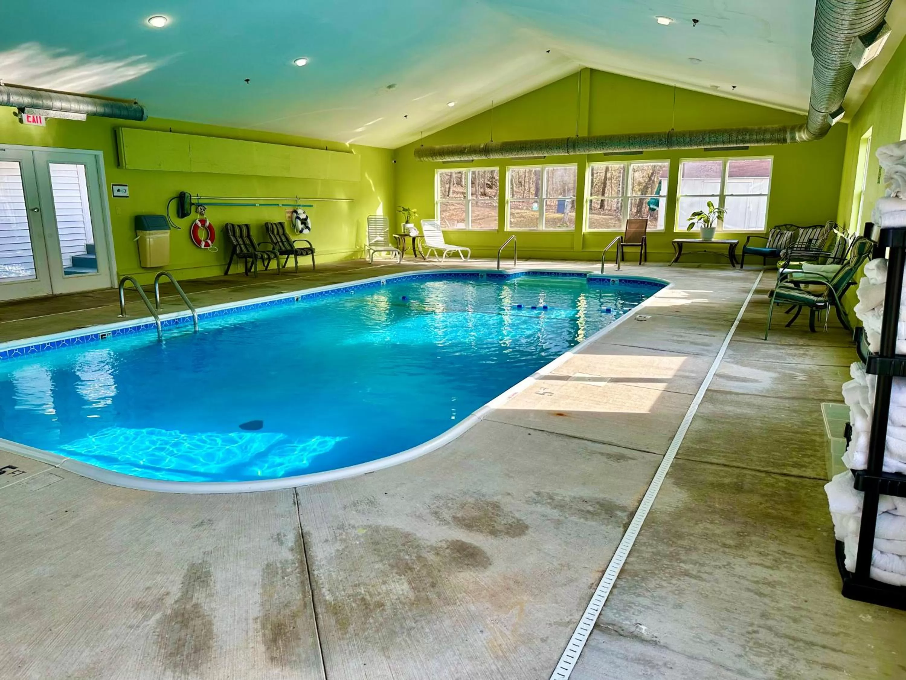 Swimming pool in Celebrity Inn