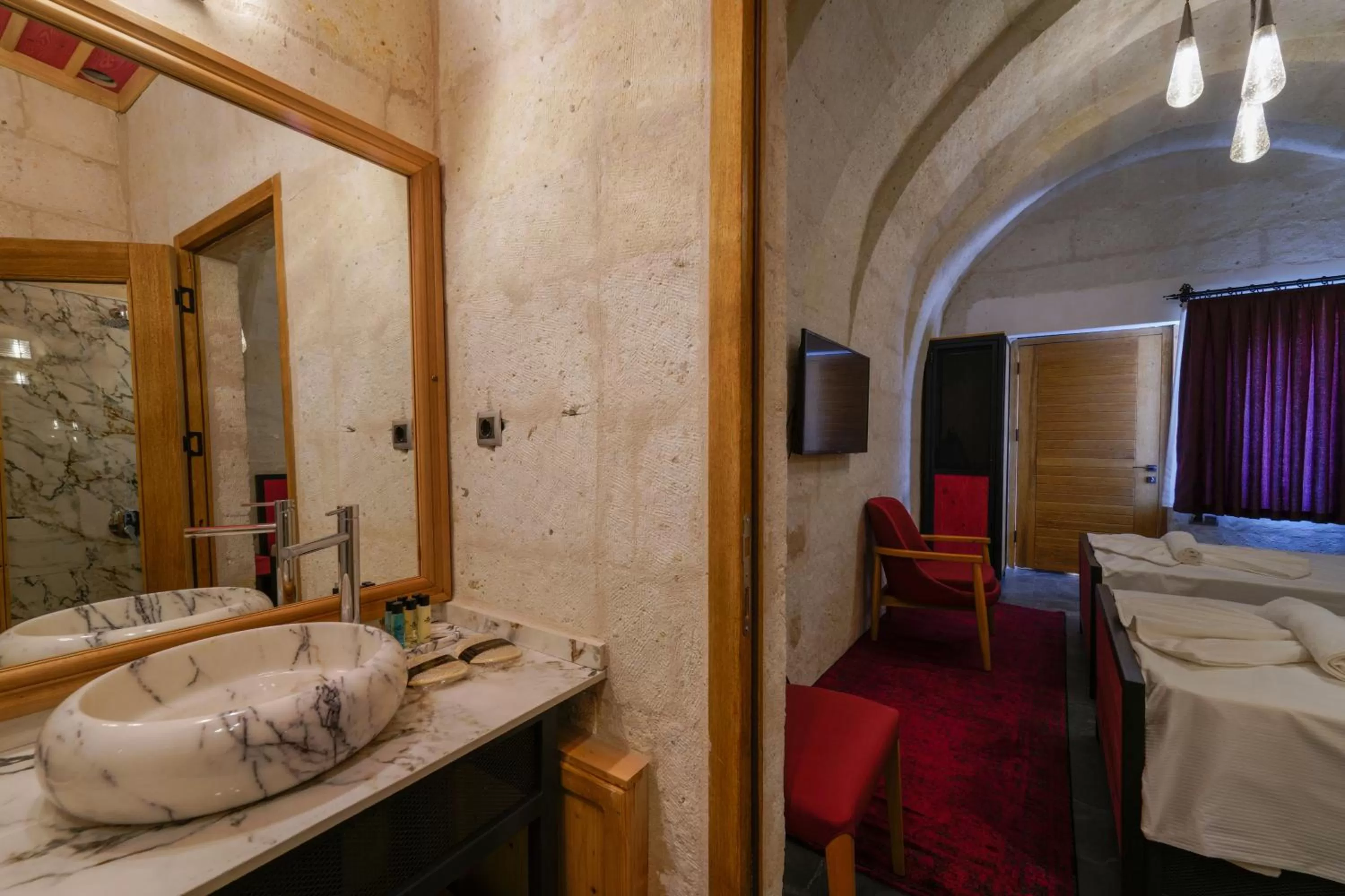 Bathroom, Bed in The Niche Cave Hotel