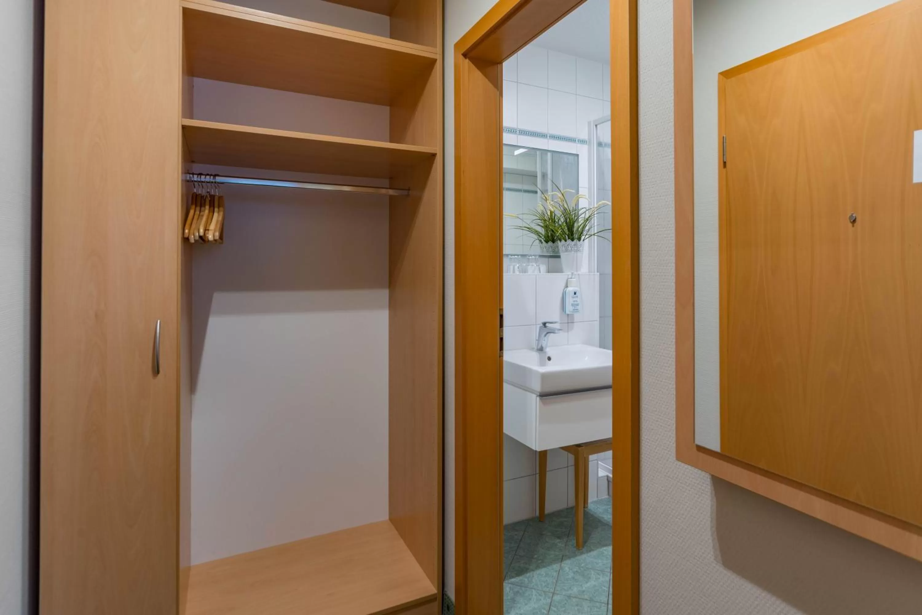 Photo of the whole room, Bathroom in Am Weststrand Apartmenthaus Waldeck