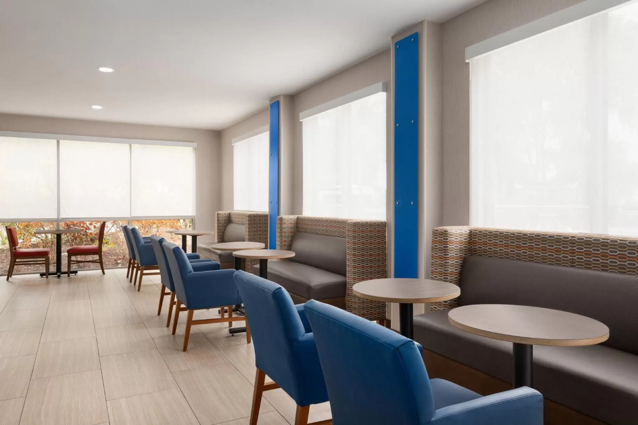 Breakfast in Holiday Inn Express Vero Beach-West I-95 by IHG