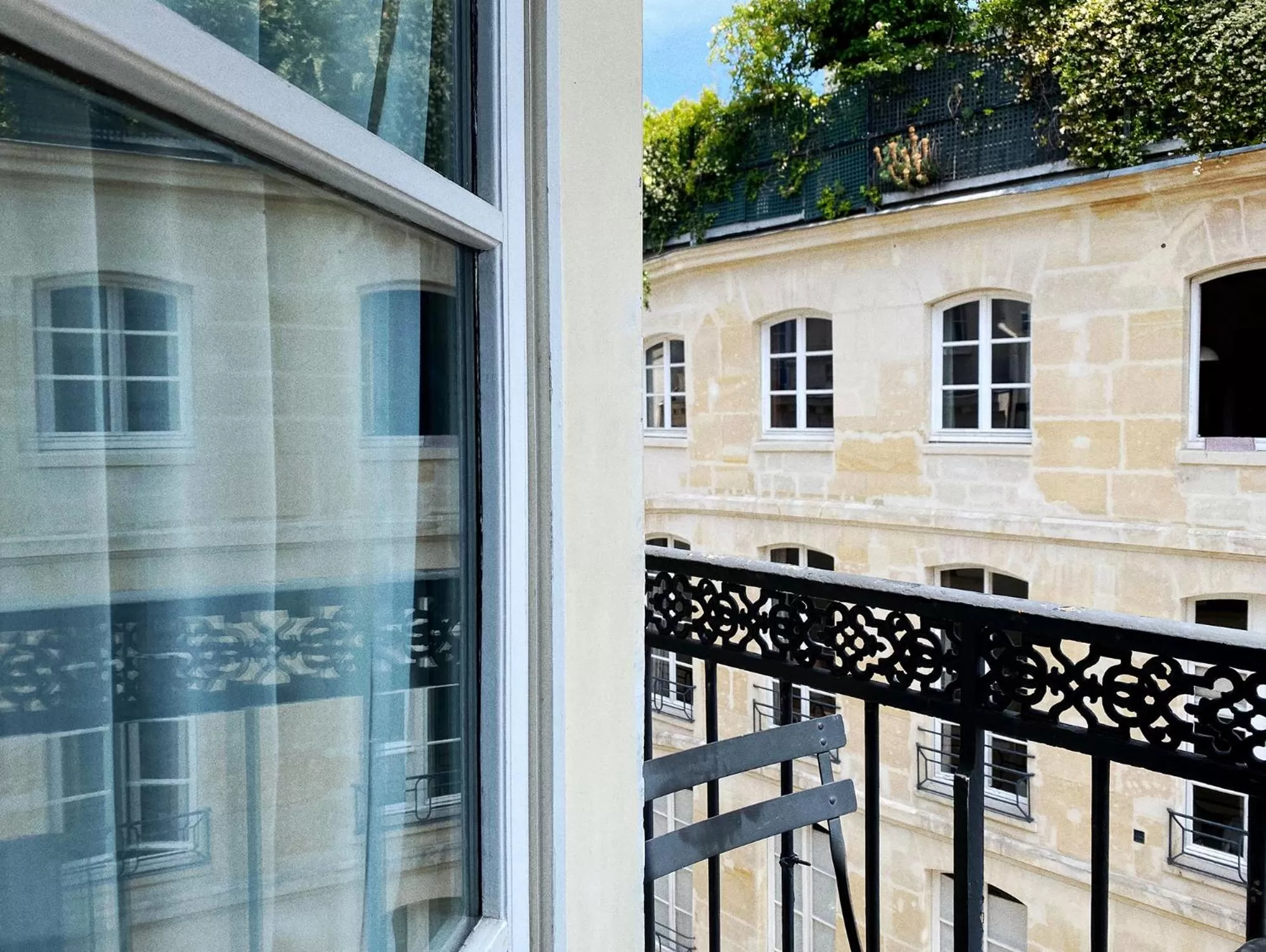 Balcony/Terrace in Hôtel Bourg Tibourg - Paris Marais