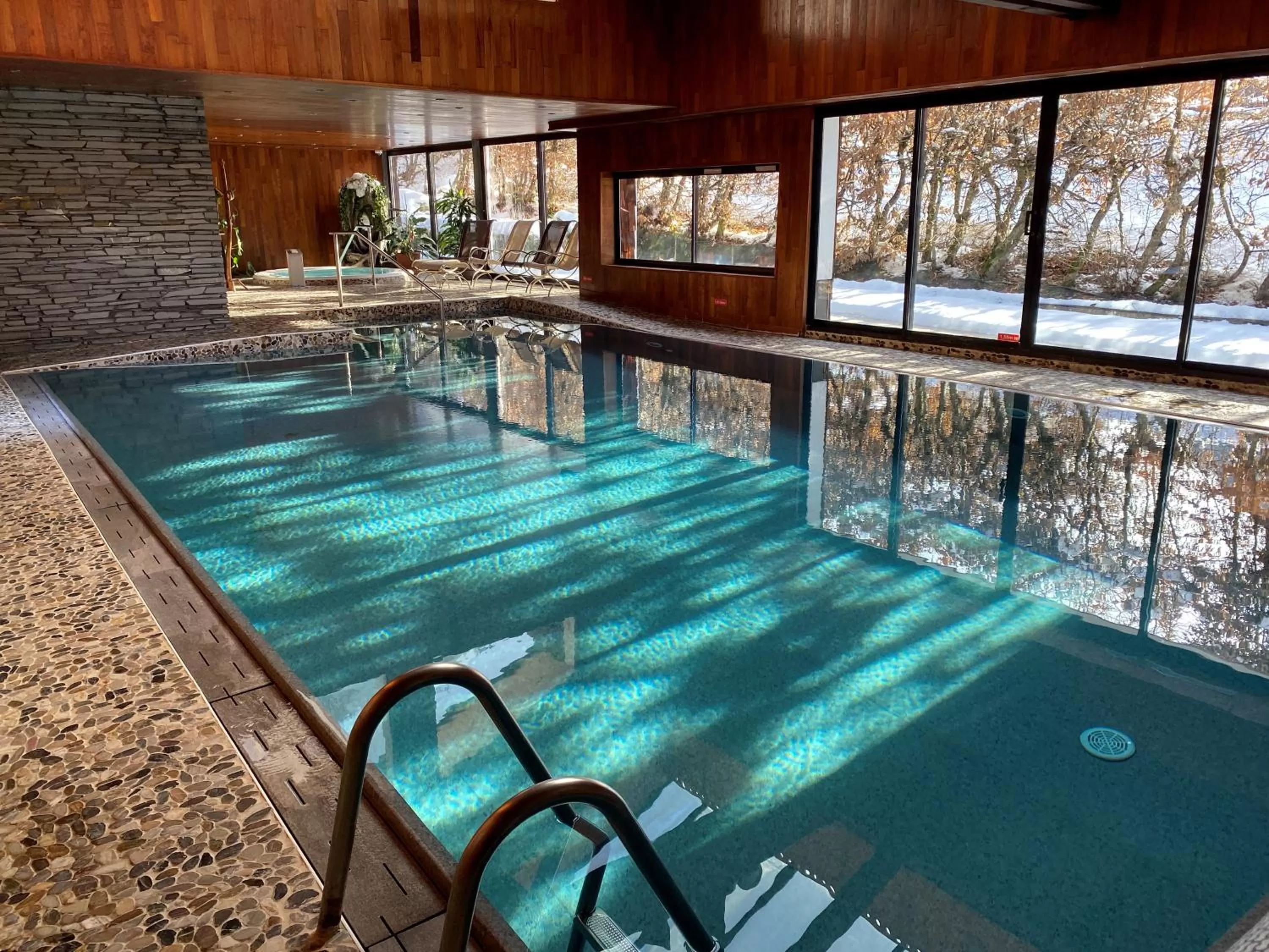 Swimming pool in Hôtel Macchi Restaurant & Spa