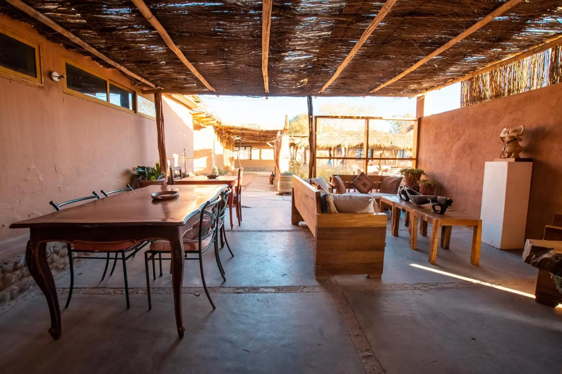 Patio in Hotel Pat'ta Hoiri