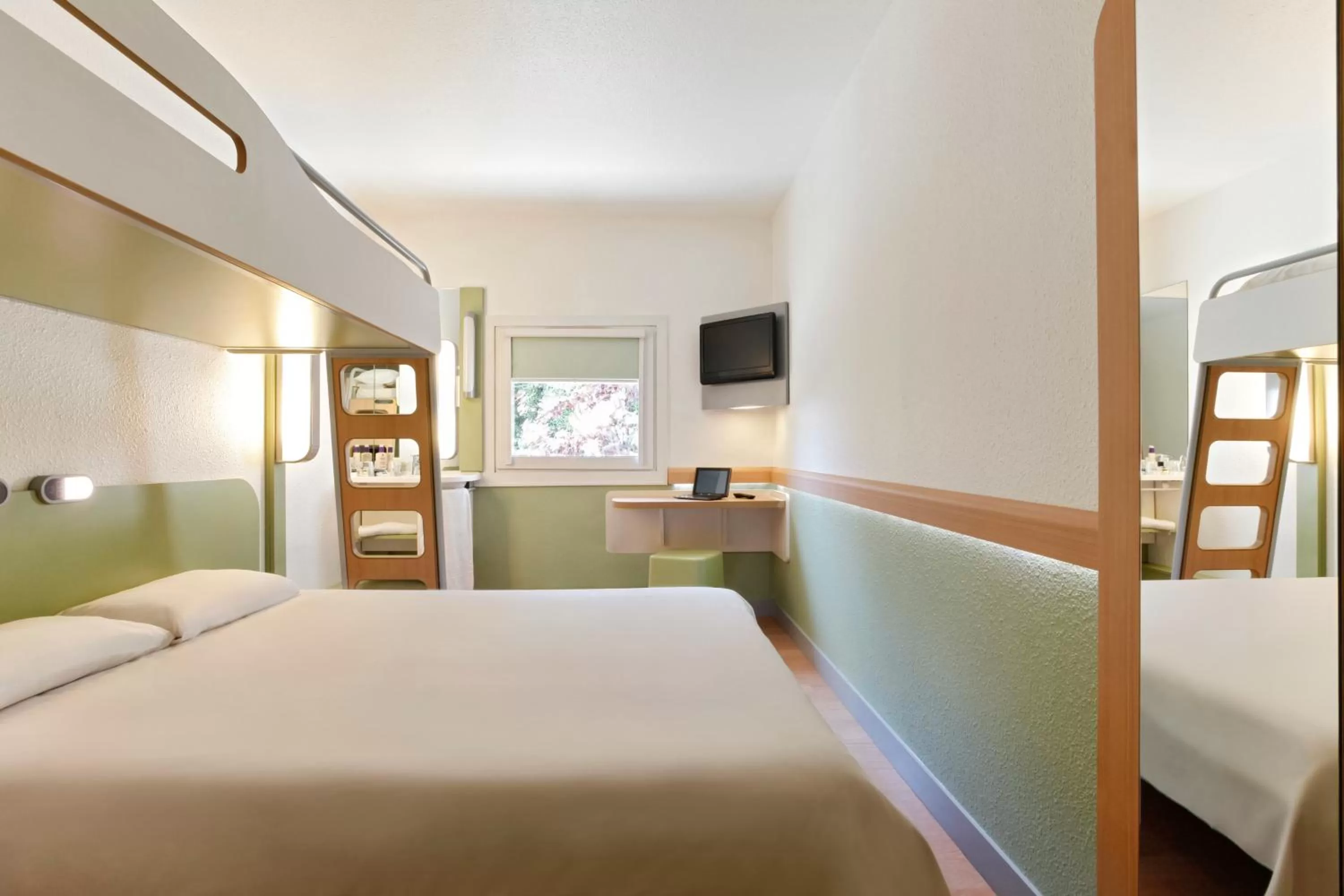 bunk bed, Bed in IBIS Budget Aix en Provence Est Le Canet