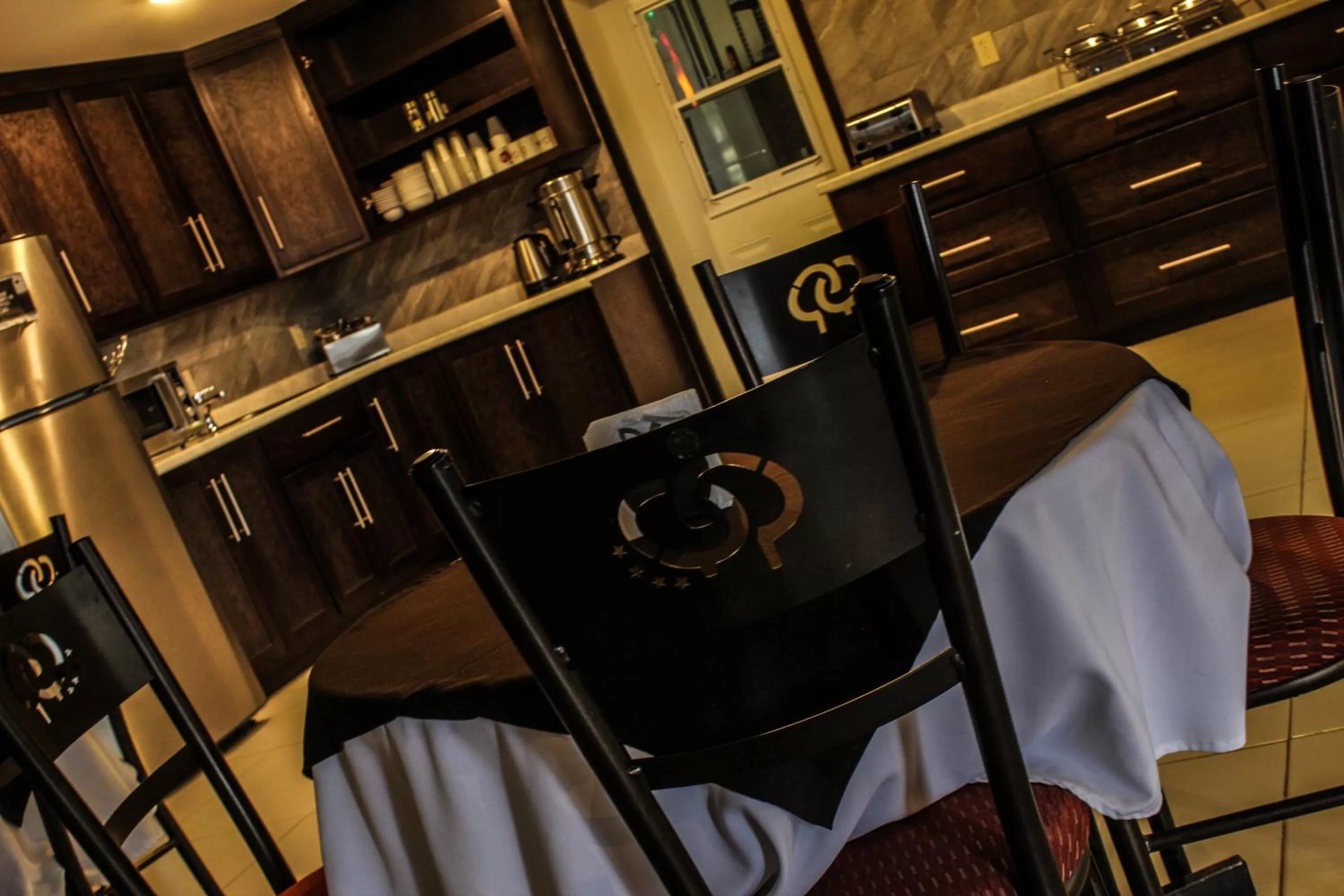 Dining area in La Huerta Inn & Suites