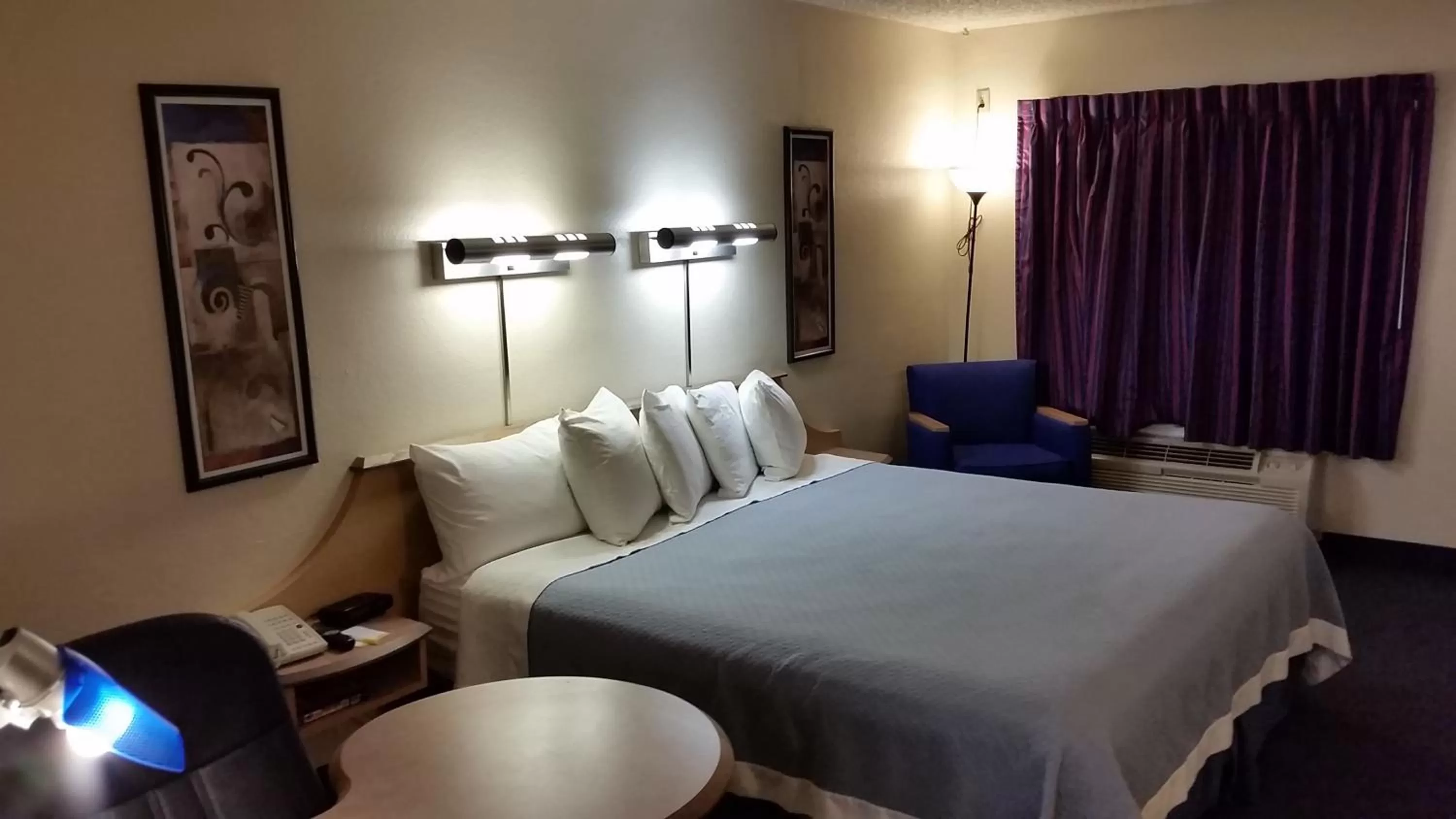 Photo of the whole room, Bed in Days Inn by Wyndham Buena Park Anaheim